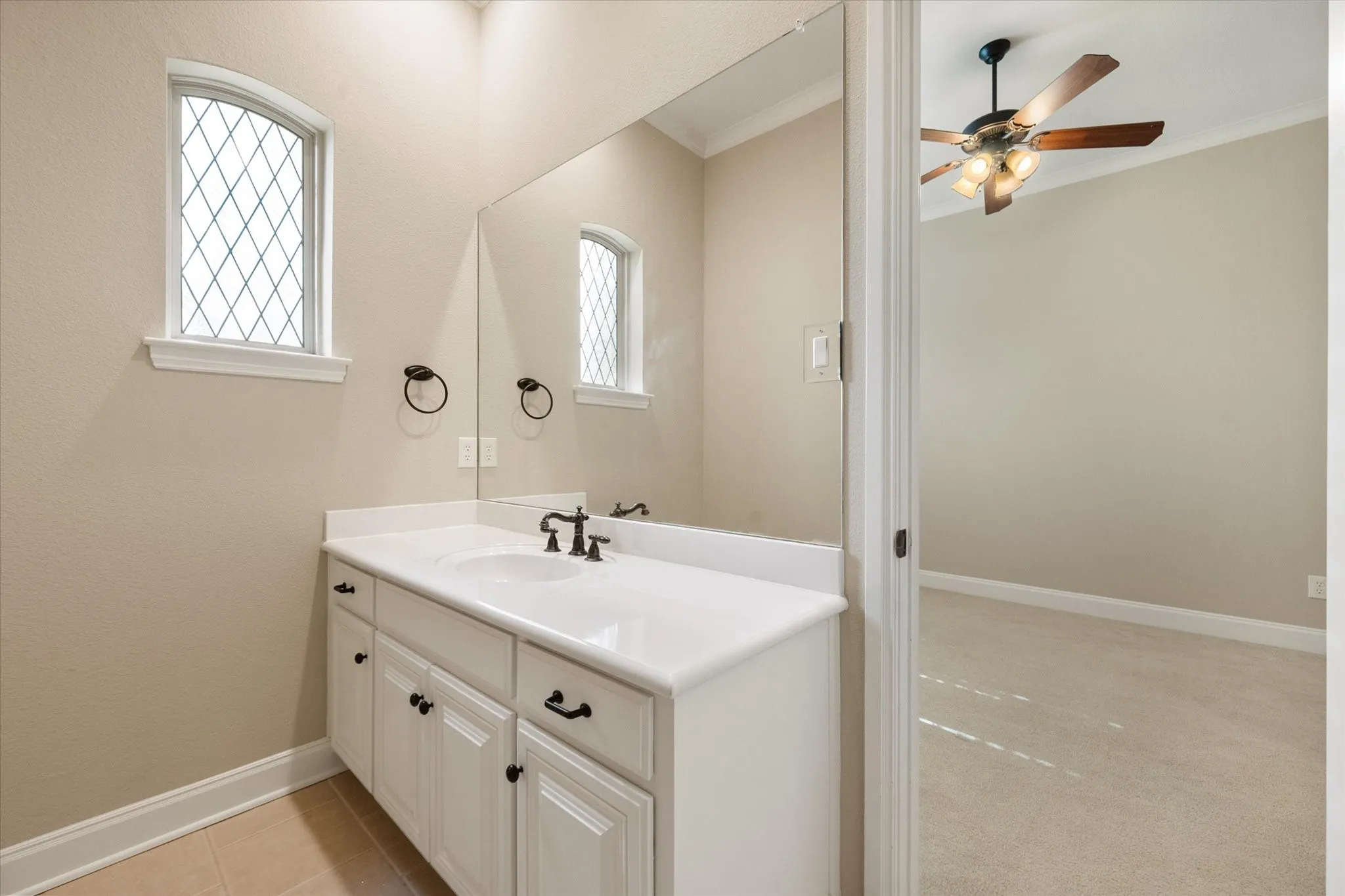 Single Family Residence For Sale in Tarrant County , 2808 Country Club Road, Pantego, Texas 76013, 3 Bedroom, 4 Bathroom, 3 Garage spaces, 3,170 Sqft, built in 2007, mls#21338959, Real Estate Agent in Pantego, Homes For Sale in Tarrant county, Homes For Sale in Pantego, Realtor in Pantego Texas, Real Estate Brokerage Independent Realty Texas, Luminita Cordes Realtor