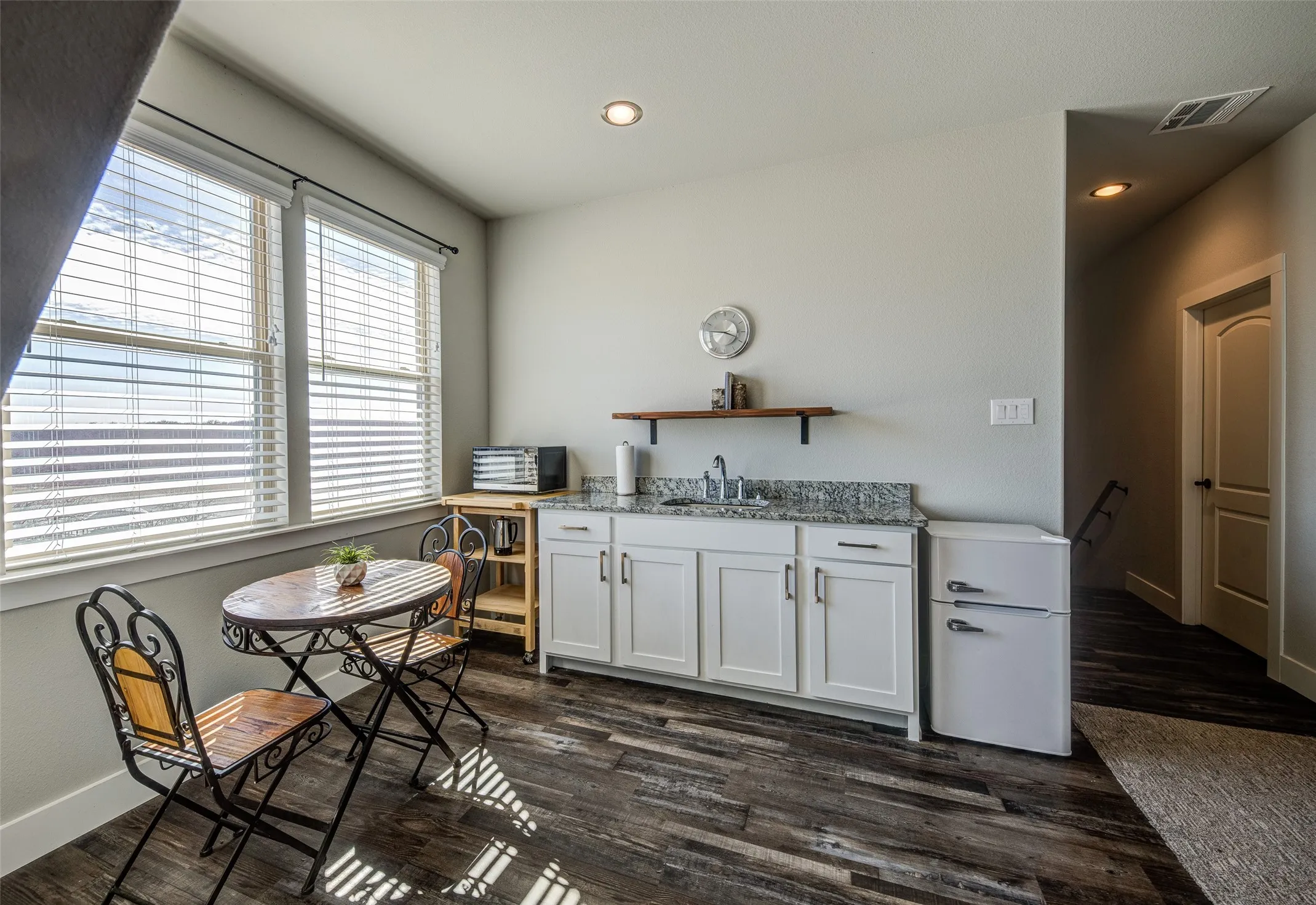 Single Family Residence For Sale in Wise County , 133 Sunset Bay Pointe Court, Chico, Texas 76431, 4 Bedroom, 4 Bathroom, 3 Garage spaces, 3,030 Sqft, built in 2020, mls#21339687, Real Estate Agent in Chico, Homes For Sale in Wise county, Homes For Sale in Chico, Realtor in Chico Texas, Real Estate Brokerage Independent Realty Texas, Luminita Cordes Realtor
