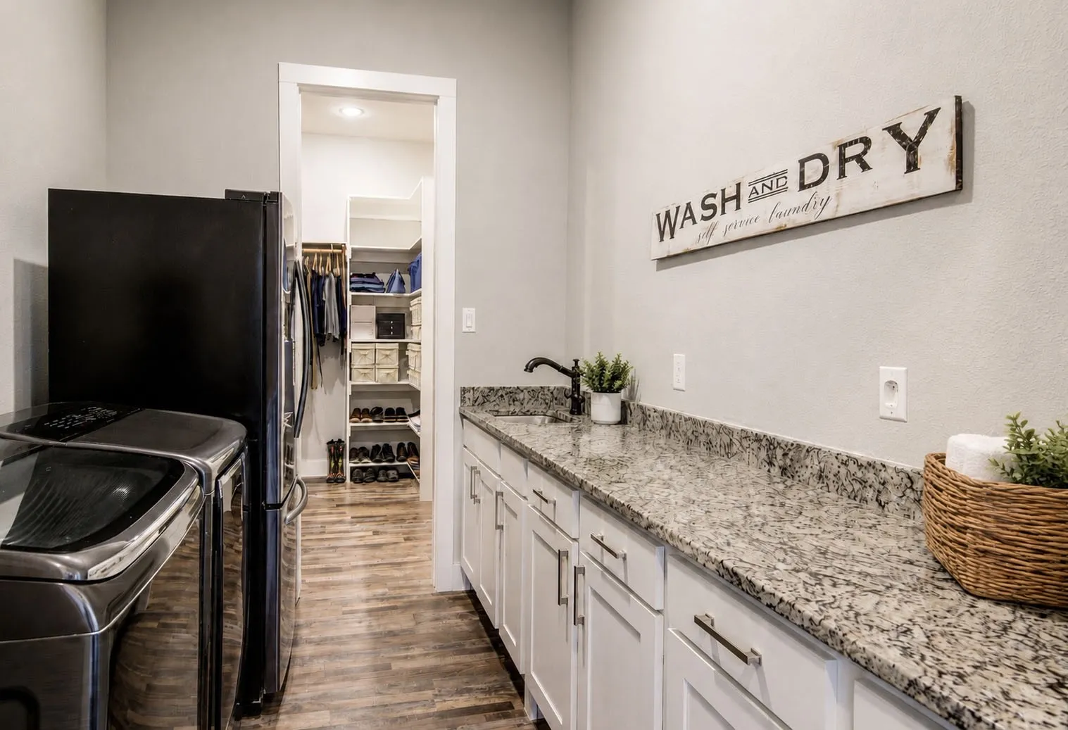 Single Family Residence For Sale in Wise County , 133 Sunset Bay Pointe Court, Chico, Texas 76431, 4 Bedroom, 4 Bathroom, 3 Garage spaces, 3,030 Sqft, built in 2020, mls#21339687, Real Estate Agent in Chico, Homes For Sale in Wise county, Homes For Sale in Chico, Realtor in Chico Texas, Real Estate Brokerage Independent Realty Texas, Luminita Cordes Realtor