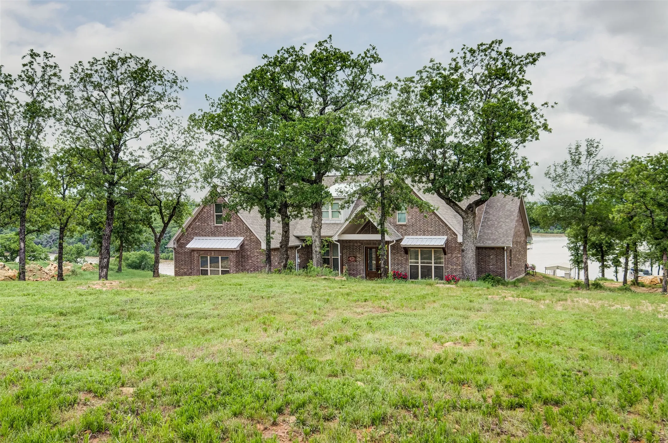 Single Family Residence For Sale in Wise County , 133 Sunset Bay Pointe Court, Chico, Texas 76431, 4 Bedroom, 4 Bathroom, 3 Garage spaces, 3,030 Sqft, built in 2020, mls#21339687, Real Estate Agent in Chico, Homes For Sale in Wise county, Homes For Sale in Chico, Realtor in Chico Texas, Real Estate Brokerage Independent Realty Texas, Luminita Cordes Realtor