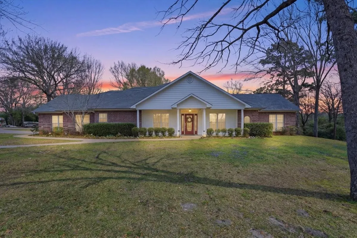 Single Family Residence For Sale in Smith County , 16378 County Road 431, Lindale, Texas 75771, 4 Bedrooms, 4 Bathrooms, 2 Garage spaces, 2,912 Sqft, built in 2003, Price $875,000, mls#21339691, Real Estate Agent in Lindale, Homes For Sale in Smith county, Homes For Sale in Lindale, Realtor in Lindale Texas, Real Estate Brokerage Independent Realty Texas, Luminita Cordes Realtor
