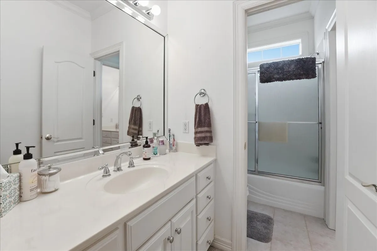 Single Family Residence For Sale in Smith County , 16378 County Road 431, Lindale, Texas 75771, 4 Bedrooms, 4 Bathrooms, 2 Garage spaces, 2,912 Sqft, built in 2003, Price $875,000, mls#21339691, Real Estate Agent in Lindale, Homes For Sale in Smith county, Homes For Sale in Lindale, Realtor in Lindale Texas, Real Estate Brokerage Independent Realty Texas, Luminita Cordes Realtor