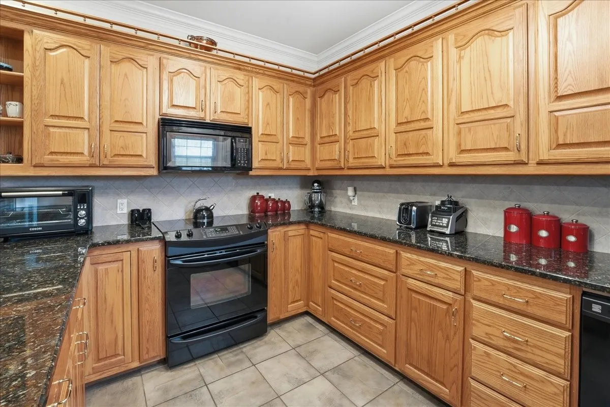 Single Family Residence For Sale in Smith County , 16378 County Road 431, Lindale, Texas 75771, 4 Bedrooms, 4 Bathrooms, 2 Garage spaces, 2,912 Sqft, built in 2003, Price $875,000, mls#21339691, Real Estate Agent in Lindale, Homes For Sale in Smith county, Homes For Sale in Lindale, Realtor in Lindale Texas, Real Estate Brokerage Independent Realty Texas, Luminita Cordes Realtor