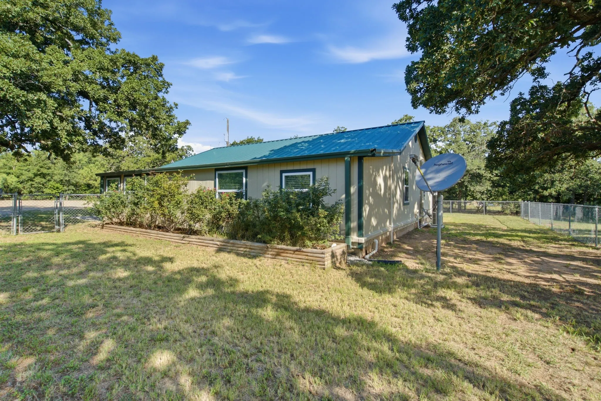 Farm For Sale in Eastland County , 1718 County Road 143, Cisco, Texas 76437, 2 Bedroom, 2 Bathroom, Garage spaces, 1,400 Sqft, built in 2002, mls#21339530, Real Estate Agent in Cisco, Homes For Sale in Eastland county, Homes For Sale in Cisco, Realtor in Cisco Texas, Real Estate Brokerage Independent Realty Texas, Luminita Cordes Realtor