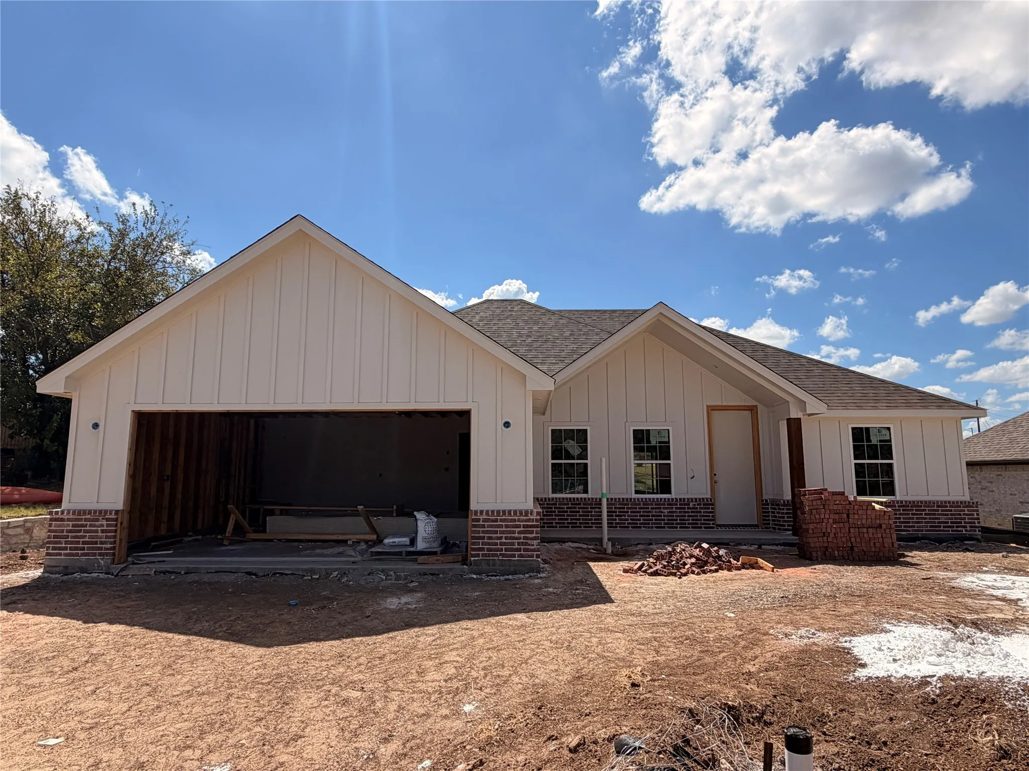 Single Family Residence For Sale in Hood County , 1305 Walters Drive, Granbury, Texas 76048, 3 Bedroom, 2 Bathroom, 2 Garage spaces, 1,503 Sqft, built in 2026, mls#21339698, Real Estate Agent in Granbury, Homes For Sale in Hood county, Homes For Sale in Granbury, Realtor in Granbury Texas, Real Estate Brokerage Independent Realty Texas, Luminita Cordes Realtor