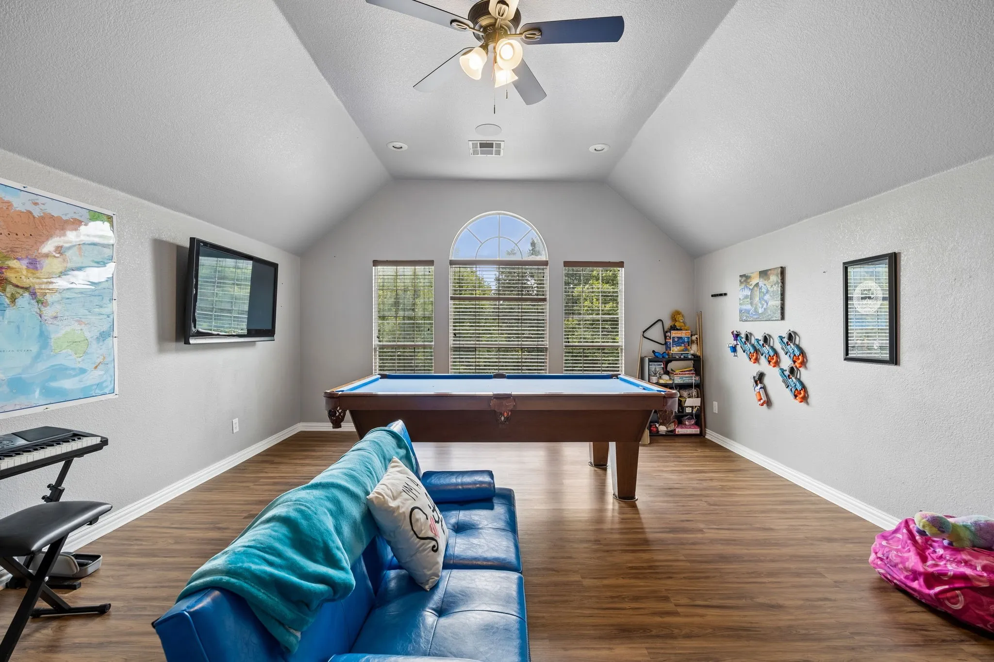 Single Family Residence For Sale in Dallas County , 6211 Crestridge Lane, Sachse, Texas 75048, 4 Bedroom, 4 Bathroom, 3 Garage spaces, 3,325 Sqft, built in 2005, mls#21295500, Real Estate Agent in Sachse, Homes For Sale in Dallas county, Homes For Sale in Sachse, Realtor in Sachse Texas, Real Estate Brokerage Independent Realty Texas, Luminita Cordes Realtor