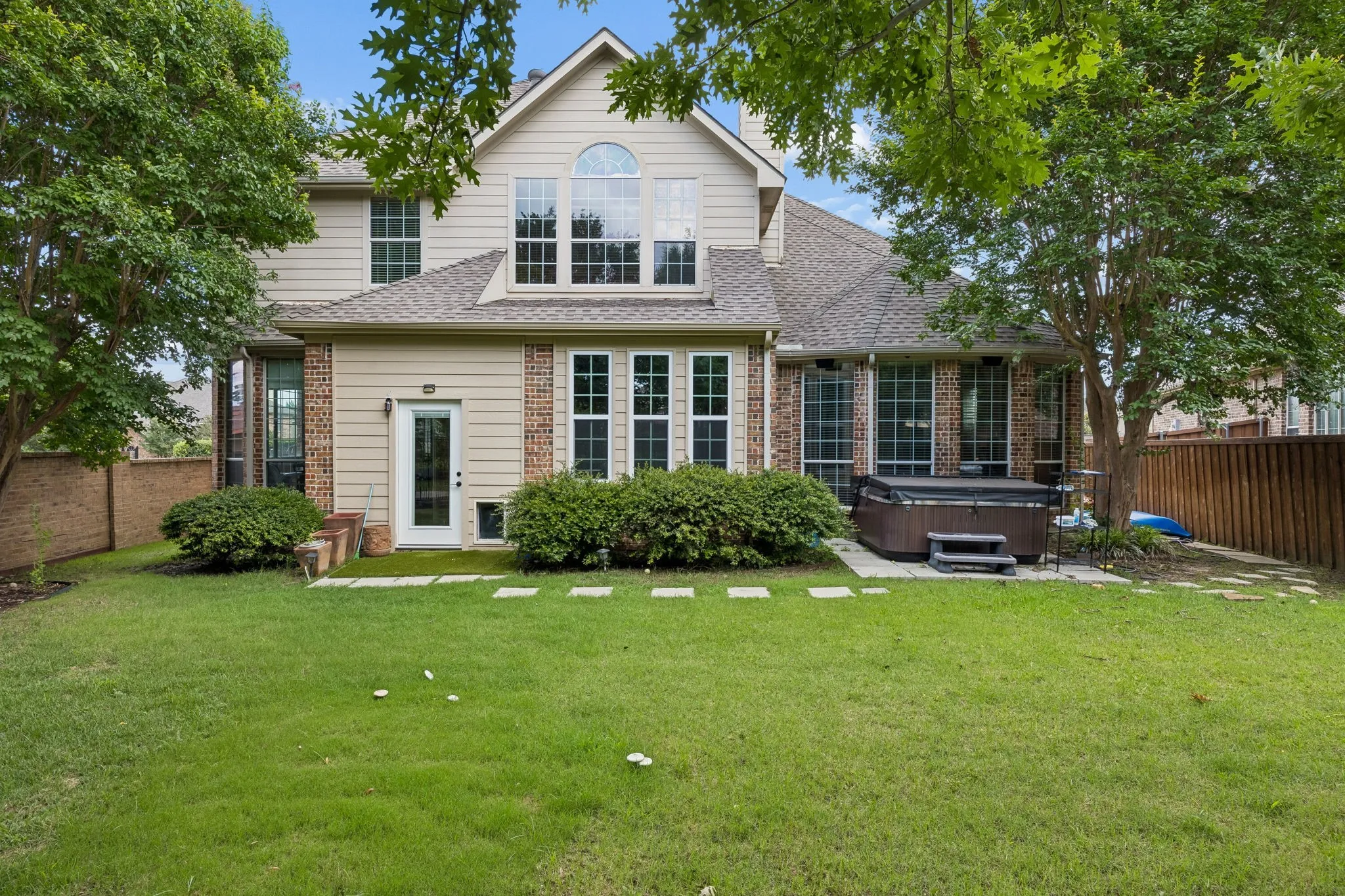 Single Family Residence For Sale in Dallas County , 6211 Crestridge Lane, Sachse, Texas 75048, 4 Bedroom, 4 Bathroom, 3 Garage spaces, 3,325 Sqft, built in 2005, mls#21295500, Real Estate Agent in Sachse, Homes For Sale in Dallas county, Homes For Sale in Sachse, Realtor in Sachse Texas, Real Estate Brokerage Independent Realty Texas, Luminita Cordes Realtor