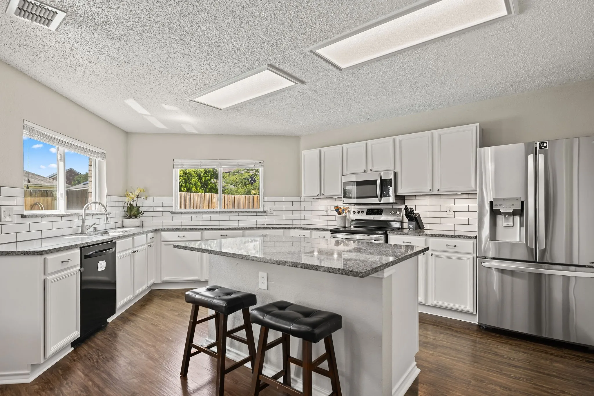 Single Family Residence For Sale in Tarrant County , 4144 Tupelo Trail, Fort Worth, Texas 76244, 4 Bedroom, 3 Bathroom, 2 Garage spaces, 2,842 Sqft, built in 1999, mls#21326814, Real Estate Agent in Fort Worth, Homes For Sale in Tarrant county, Homes For Sale in Fort Worth, Realtor in Fort Worth Texas, Real Estate Brokerage Independent Realty Texas, Luminita Cordes Realtor
