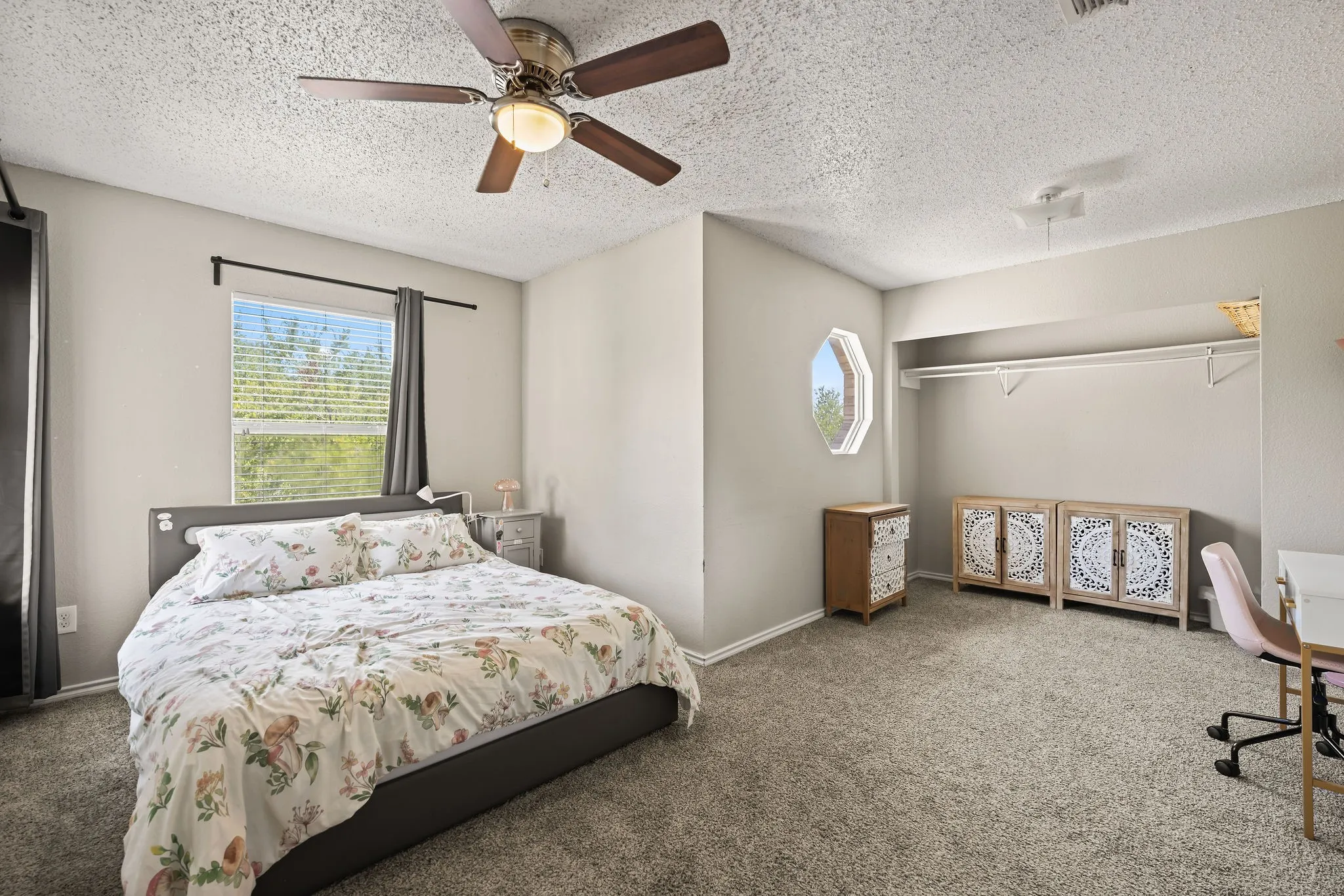 Single Family Residence For Sale in Tarrant County , 4144 Tupelo Trail, Fort Worth, Texas 76244, 4 Bedroom, 3 Bathroom, 2 Garage spaces, 2,842 Sqft, built in 1999, mls#21326814, Real Estate Agent in Fort Worth, Homes For Sale in Tarrant county, Homes For Sale in Fort Worth, Realtor in Fort Worth Texas, Real Estate Brokerage Independent Realty Texas, Luminita Cordes Realtor