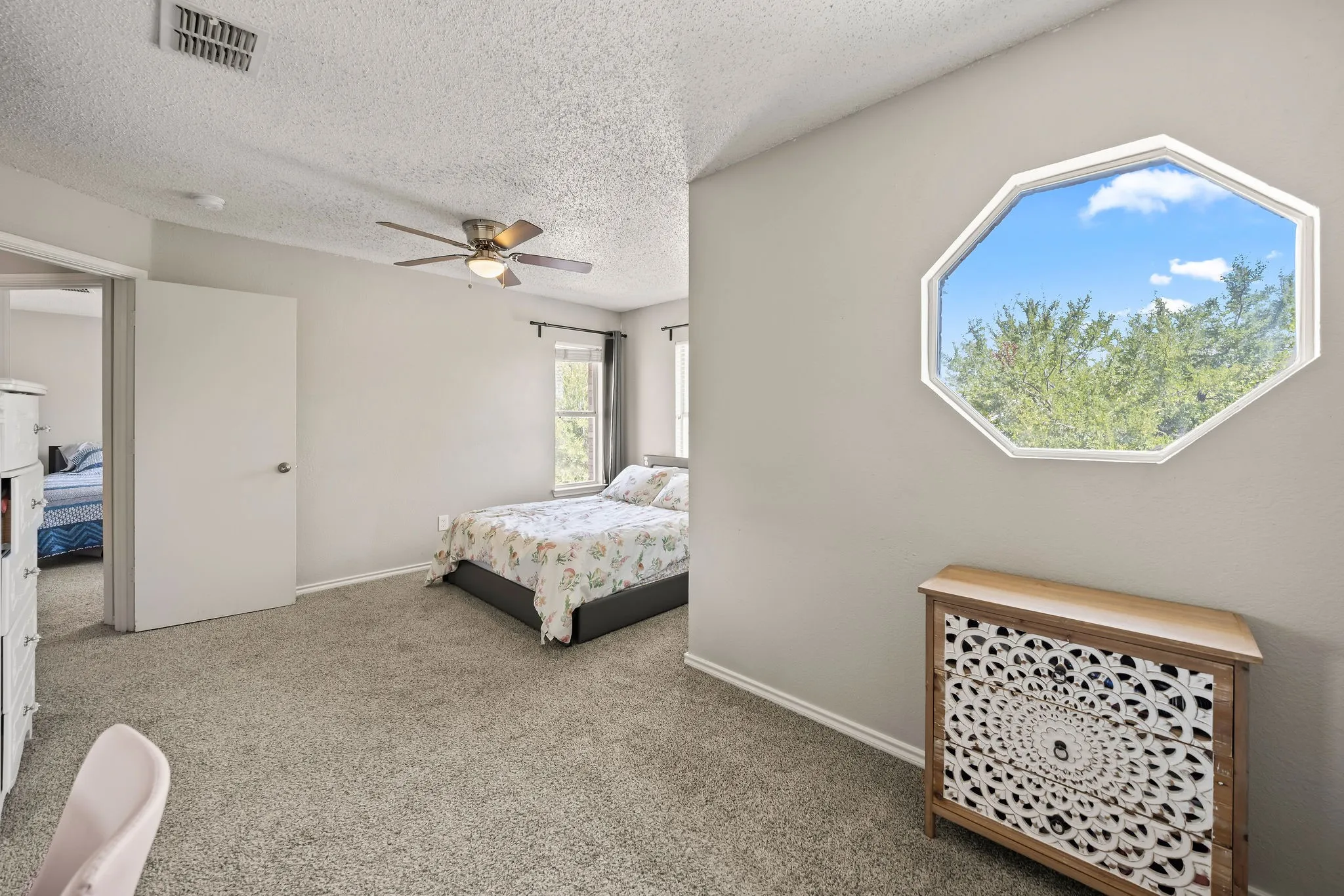 Single Family Residence For Sale in Tarrant County , 4144 Tupelo Trail, Fort Worth, Texas 76244, 4 Bedroom, 3 Bathroom, 2 Garage spaces, 2,842 Sqft, built in 1999, mls#21326814, Real Estate Agent in Fort Worth, Homes For Sale in Tarrant county, Homes For Sale in Fort Worth, Realtor in Fort Worth Texas, Real Estate Brokerage Independent Realty Texas, Luminita Cordes Realtor