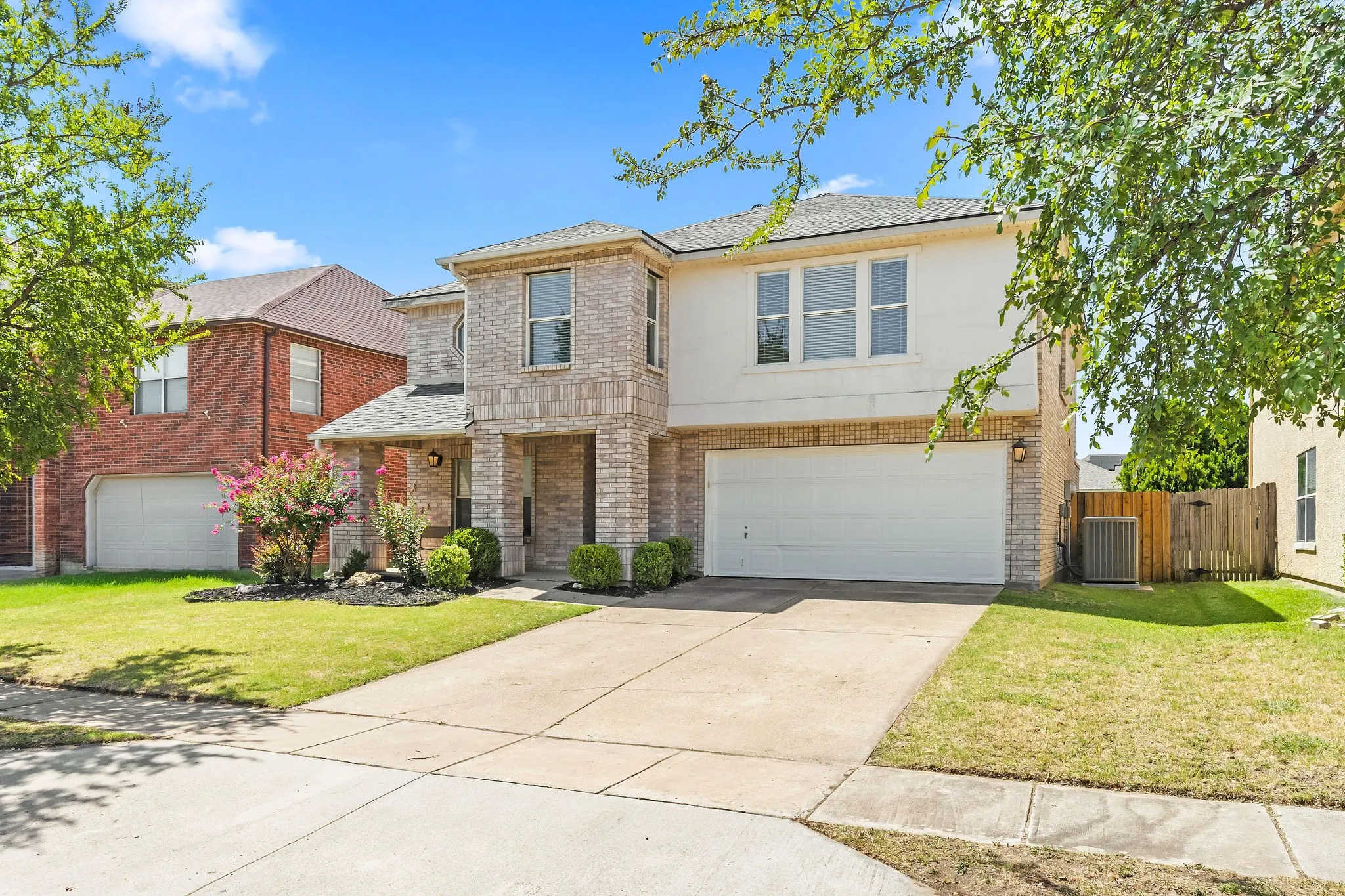 Single Family Residence For Sale in Tarrant County , 4144 Tupelo Trail, Fort Worth, Texas 76244, 4 Bedroom, 3 Bathroom, 2 Garage spaces, 2,842 Sqft, built in 1999, mls#21326814, Real Estate Agent in Fort Worth, Homes For Sale in Tarrant county, Homes For Sale in Fort Worth, Realtor in Fort Worth Texas, Real Estate Brokerage Independent Realty Texas, Luminita Cordes Realtor