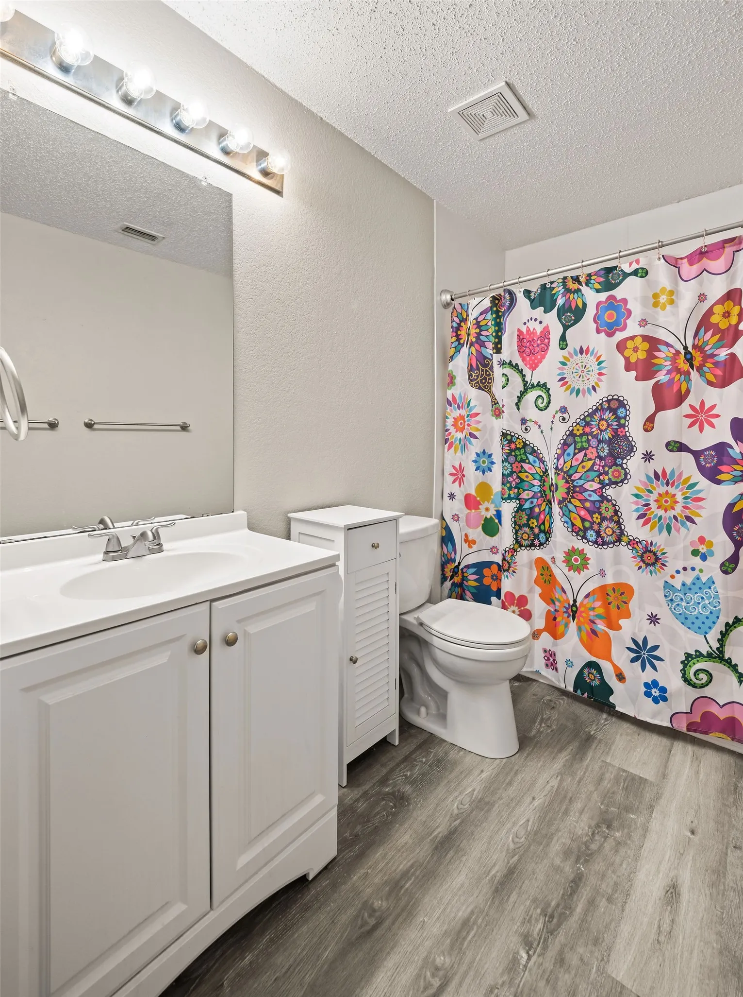 Single Family Residence For Sale in Tarrant County , 4144 Tupelo Trail, Fort Worth, Texas 76244, 4 Bedroom, 3 Bathroom, 2 Garage spaces, 2,842 Sqft, built in 1999, mls#21326814, Real Estate Agent in Fort Worth, Homes For Sale in Tarrant county, Homes For Sale in Fort Worth, Realtor in Fort Worth Texas, Real Estate Brokerage Independent Realty Texas, Luminita Cordes Realtor