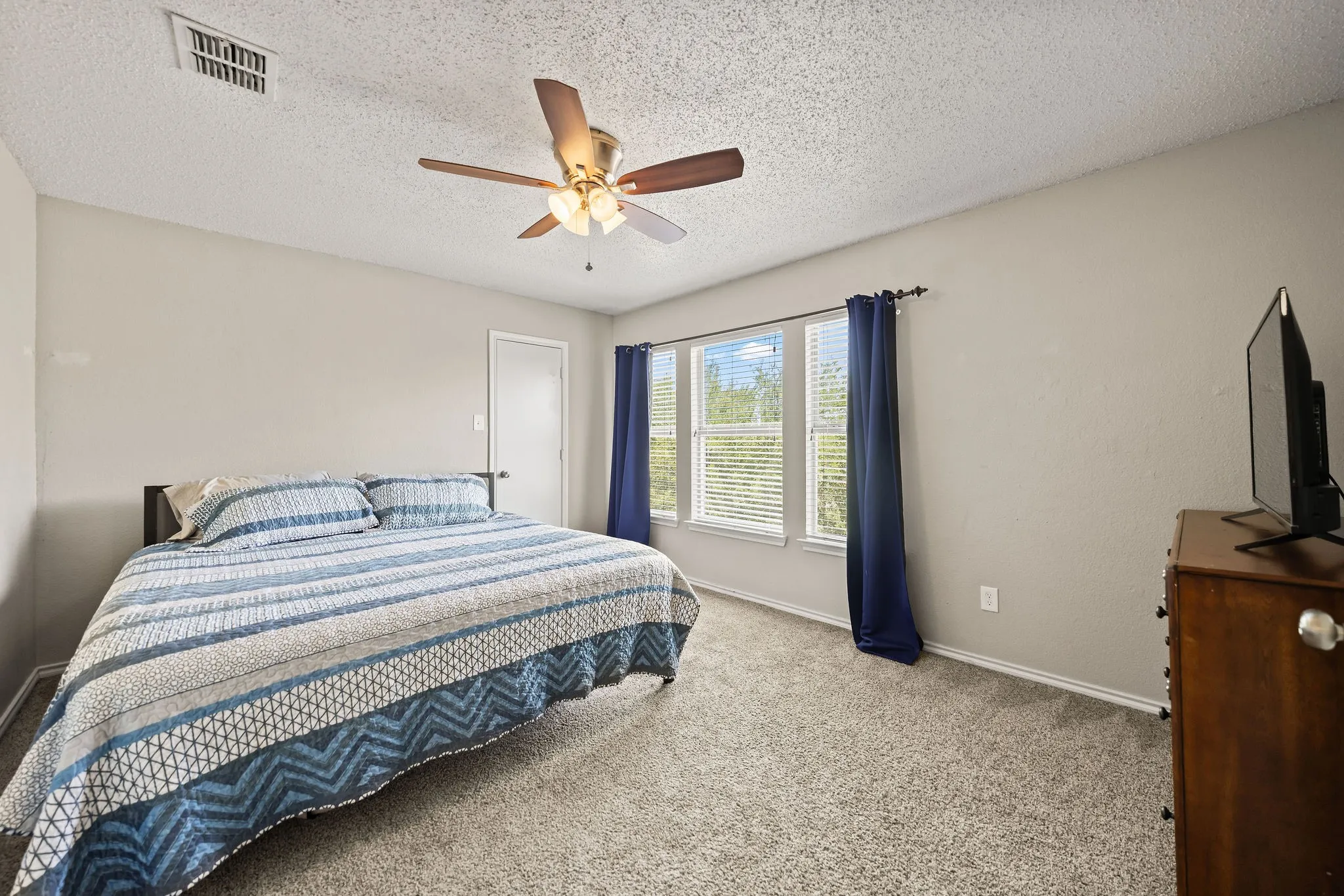 Single Family Residence For Sale in Tarrant County , 4144 Tupelo Trail, Fort Worth, Texas 76244, 4 Bedroom, 3 Bathroom, 2 Garage spaces, 2,842 Sqft, built in 1999, mls#21326814, Real Estate Agent in Fort Worth, Homes For Sale in Tarrant county, Homes For Sale in Fort Worth, Realtor in Fort Worth Texas, Real Estate Brokerage Independent Realty Texas, Luminita Cordes Realtor