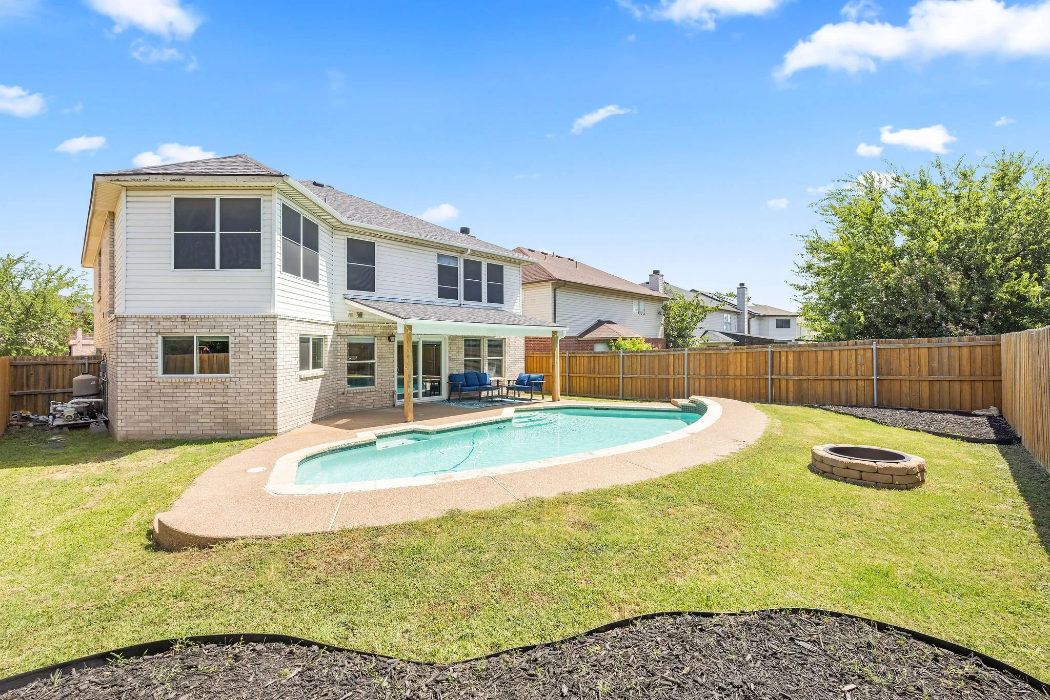 Single Family Residence For Sale in Tarrant County , 4144 Tupelo Trail, Fort Worth, Texas 76244, 4 Bedroom, 3 Bathroom, 2 Garage spaces, 2,842 Sqft, built in 1999, mls#21326814, Real Estate Agent in Fort Worth, Homes For Sale in Tarrant county, Homes For Sale in Fort Worth, Realtor in Fort Worth Texas, Real Estate Brokerage Independent Realty Texas, Luminita Cordes Realtor