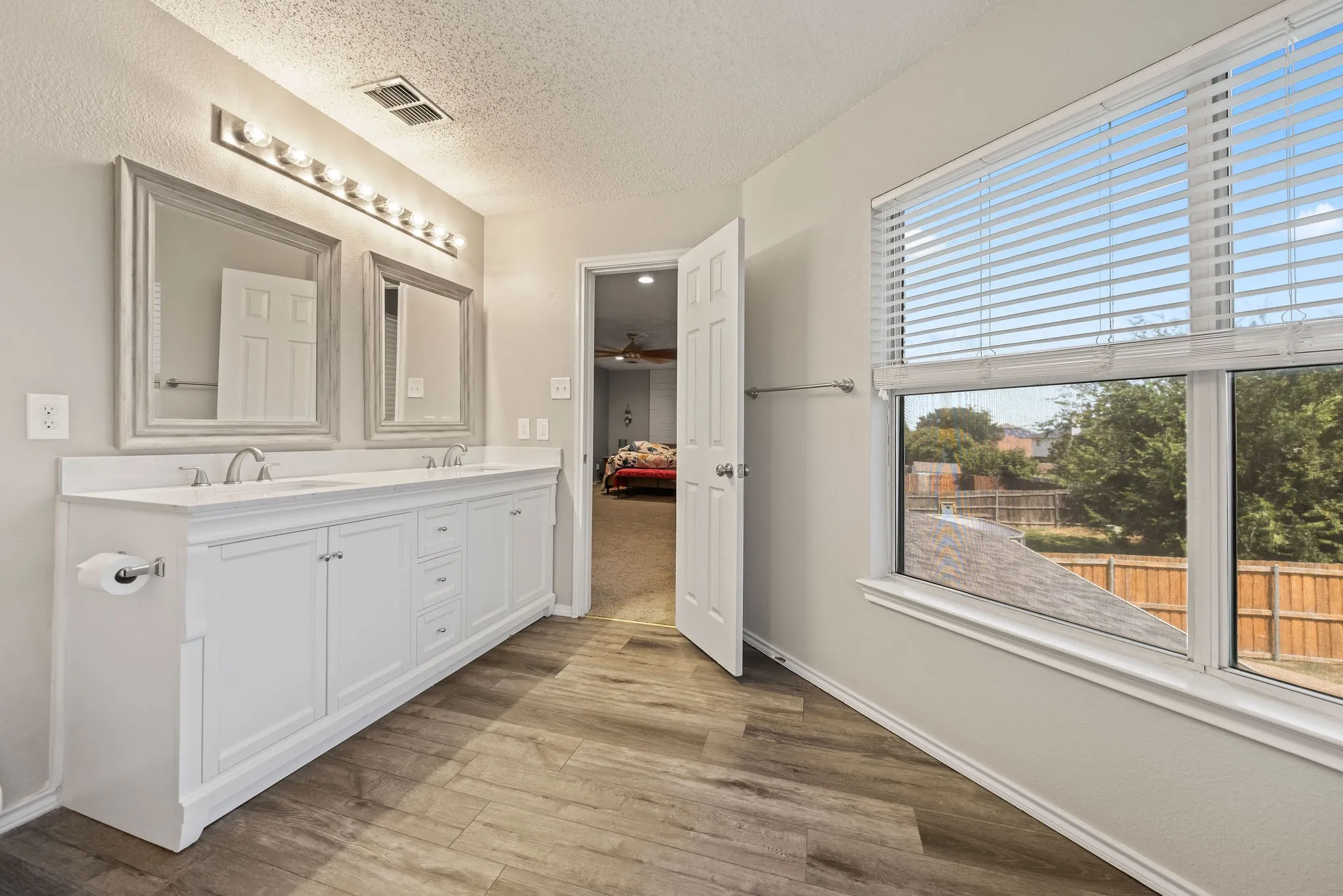 Single Family Residence For Sale in Tarrant County , 4144 Tupelo Trail, Fort Worth, Texas 76244, 4 Bedroom, 3 Bathroom, 2 Garage spaces, 2,842 Sqft, built in 1999, mls#21326814, Real Estate Agent in Fort Worth, Homes For Sale in Tarrant county, Homes For Sale in Fort Worth, Realtor in Fort Worth Texas, Real Estate Brokerage Independent Realty Texas, Luminita Cordes Realtor