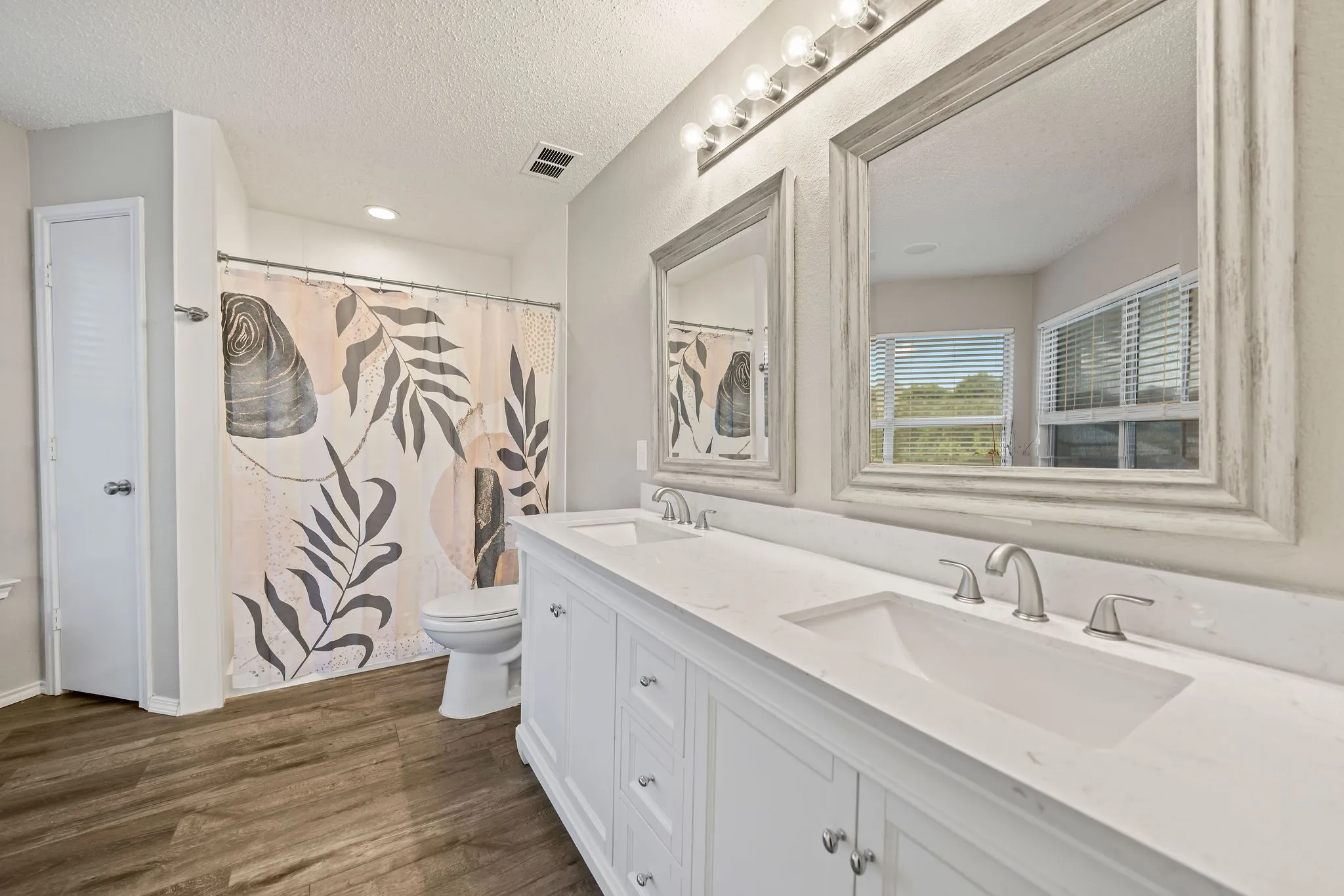 Single Family Residence For Sale in Tarrant County , 4144 Tupelo Trail, Fort Worth, Texas 76244, 4 Bedroom, 3 Bathroom, 2 Garage spaces, 2,842 Sqft, built in 1999, mls#21326814, Real Estate Agent in Fort Worth, Homes For Sale in Tarrant county, Homes For Sale in Fort Worth, Realtor in Fort Worth Texas, Real Estate Brokerage Independent Realty Texas, Luminita Cordes Realtor