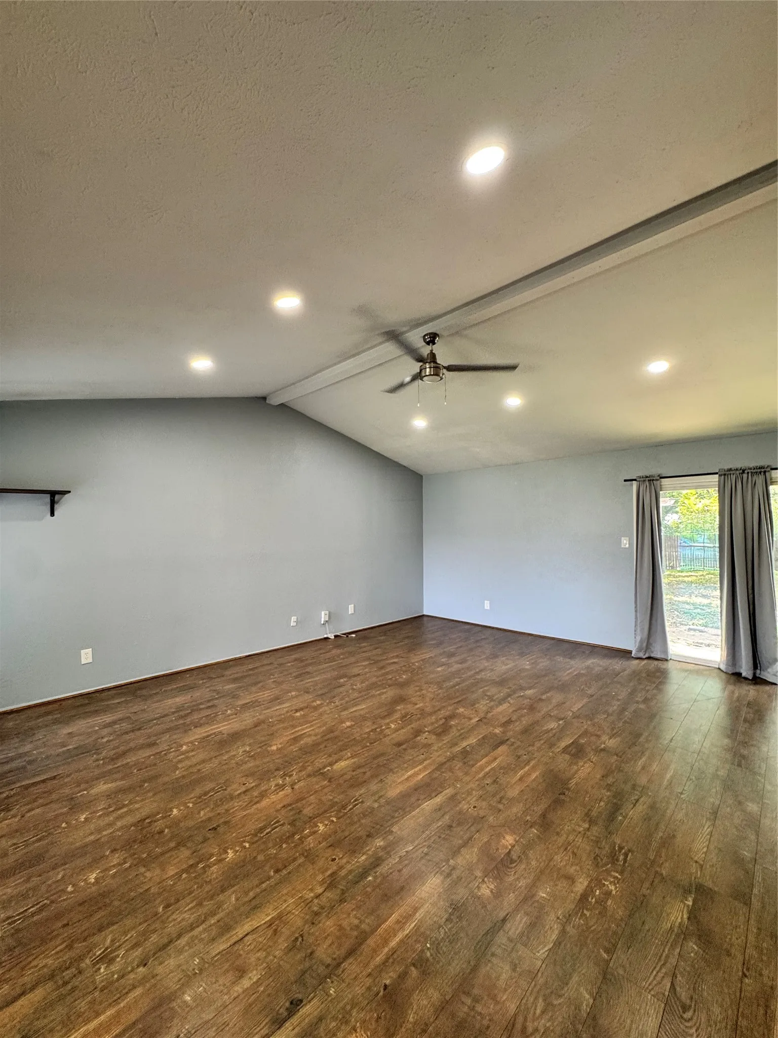 Single Family Residence For Sale in Dallas County , 2730 Centennial Drive, Garland, Texas 75042, 3 Bedroom, 2 Bathroom, 2 Garage spaces, 1,674 Sqft, built in 1982, mls#21339510, Real Estate Agent in Garland, Homes For Sale in Dallas county, Homes For Sale in Garland, Realtor in Garland Texas, Real Estate Brokerage Independent Realty Texas, Luminita Cordes Realtor