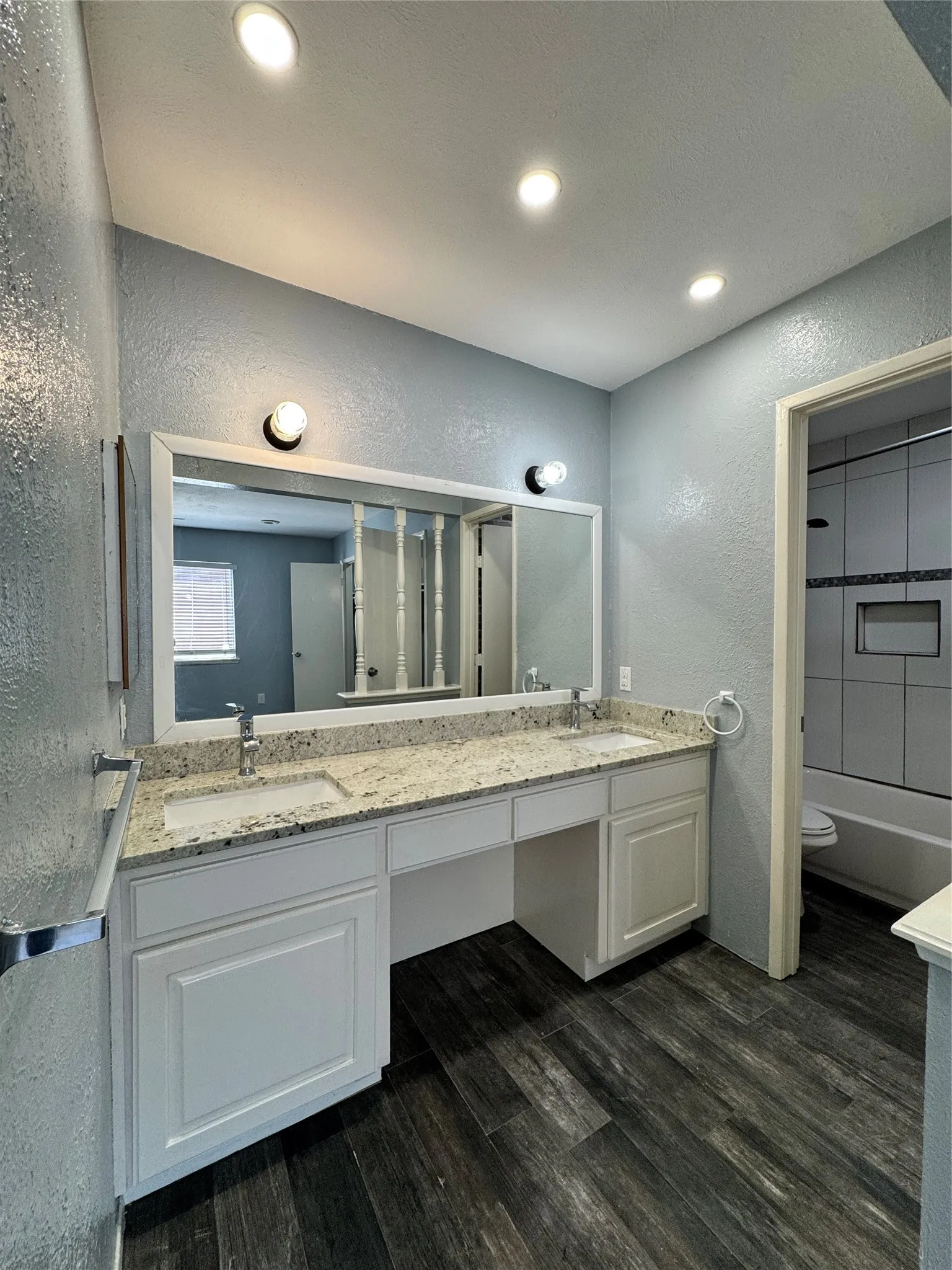 Dual vanity featuring granite countertops and undermount sinks