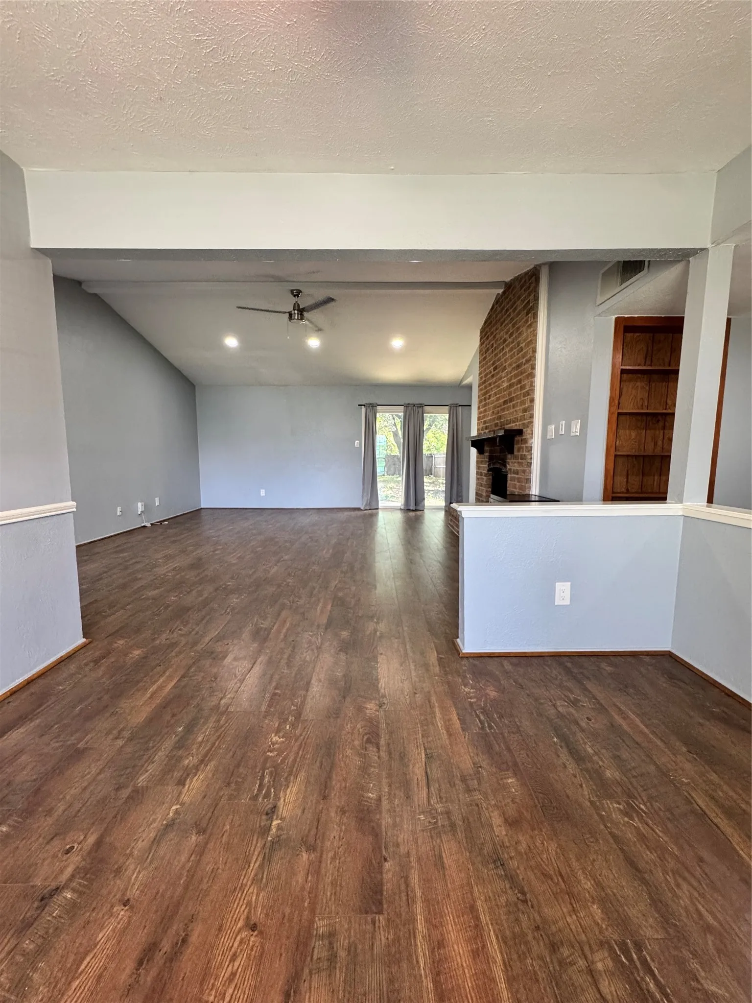 Single Family Residence For Sale in Dallas County , 2730 Centennial Drive, Garland, Texas 75042, 3 Bedroom, 2 Bathroom, 2 Garage spaces, 1,674 Sqft, built in 1982, mls#21339510, Real Estate Agent in Garland, Homes For Sale in Dallas county, Homes For Sale in Garland, Realtor in Garland Texas, Real Estate Brokerage Independent Realty Texas, Luminita Cordes Realtor