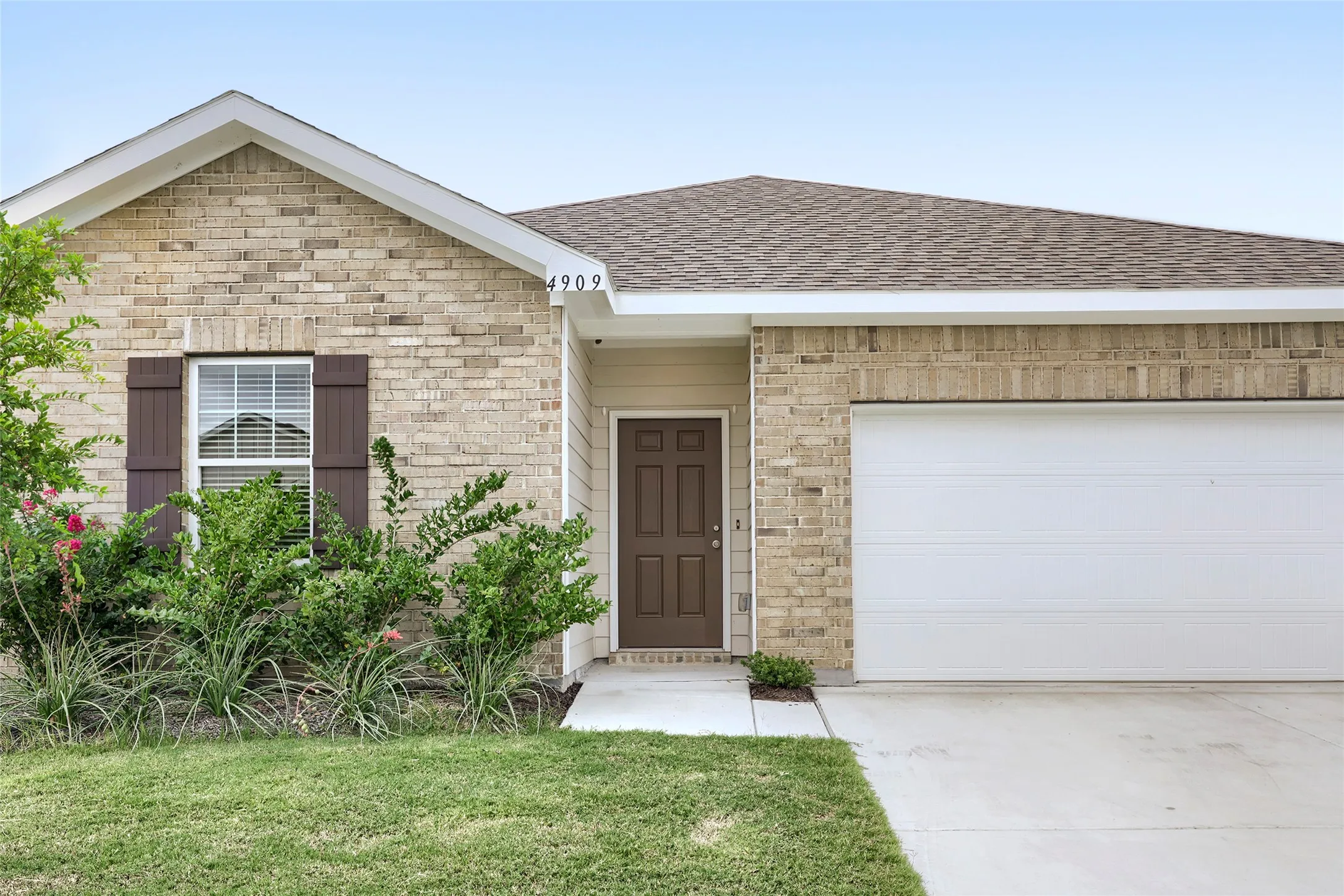 Single Family Residence For Sale in Tarrant County , 4909 Mccoy Drive, Fort Worth, Texas 76179, 3 Bedroom, 3 Bathroom, 2 Garage spaces, 1,589 Sqft, built in 2025, mls#21336574, Real Estate Agent in Fort Worth, Homes For Sale in Tarrant county, Homes For Sale in Fort Worth, Realtor in Fort Worth Texas, Real Estate Brokerage Independent Realty Texas, Luminita Cordes Realtor