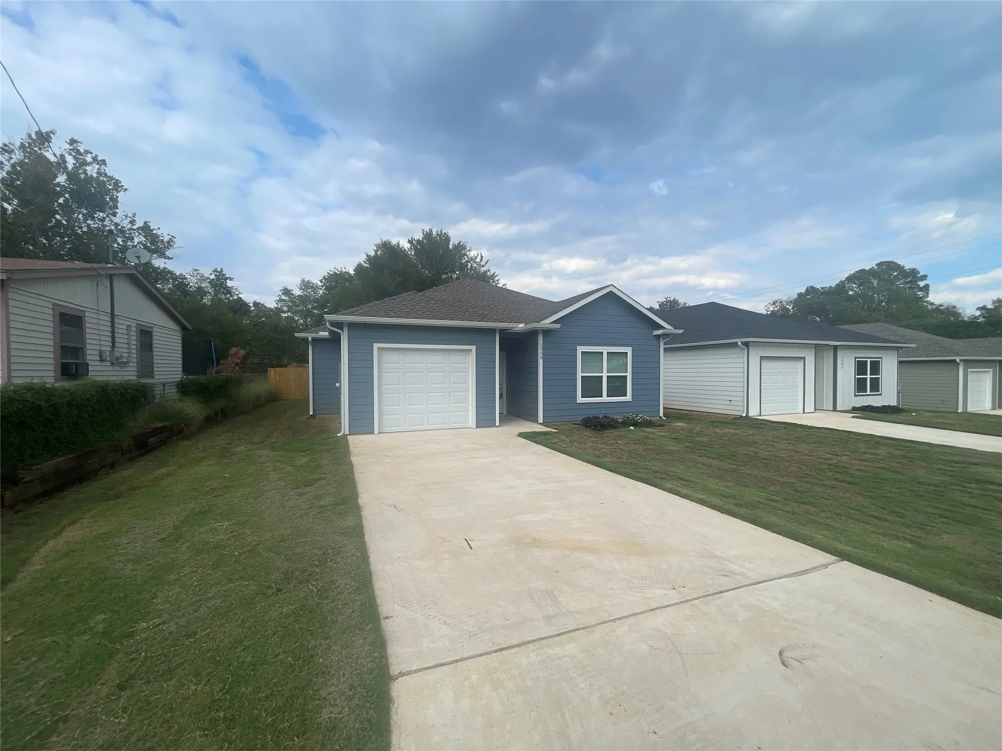 Single Family Residence For Rent in Grayson County , 1009 Dubois Street, Denison, Texas 75020, 4 Bedroom, 3 Bathroom, 1 Garage spaces, 1,681 Sqft, built in 2023, mls#21339710, Real Estate Agent in Denison, Homes For Rent in Grayson county, Homes For Rent in Denison, Realtor in Denison Texas, Real Estate Brokerage Independent Realty Texas, Luminita Cordes Realtor
