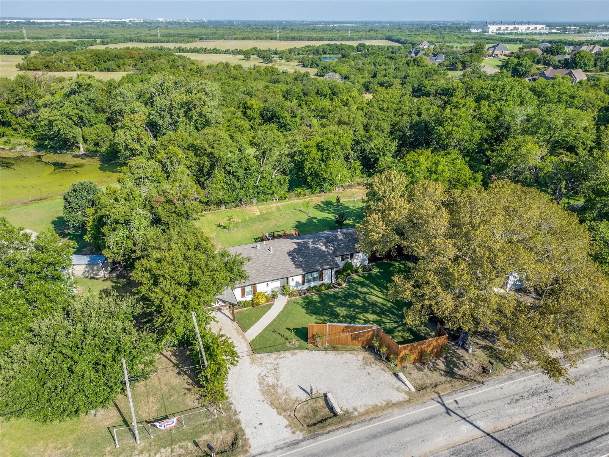 Single Family Residence For Sale in Kaufman County , 810 S Bois D Arc Street, Forney, Texas 75126, 3 Bedroom, 2 Bathroom, Garage spaces, 1,577 Sqft, built in 1975, mls#21339712, Real Estate Agent in Forney, Homes For Sale in Kaufman county, Homes For Sale in Forney, Realtor in Forney Texas, Real Estate Brokerage Independent Realty Texas, Luminita Cordes Realtor