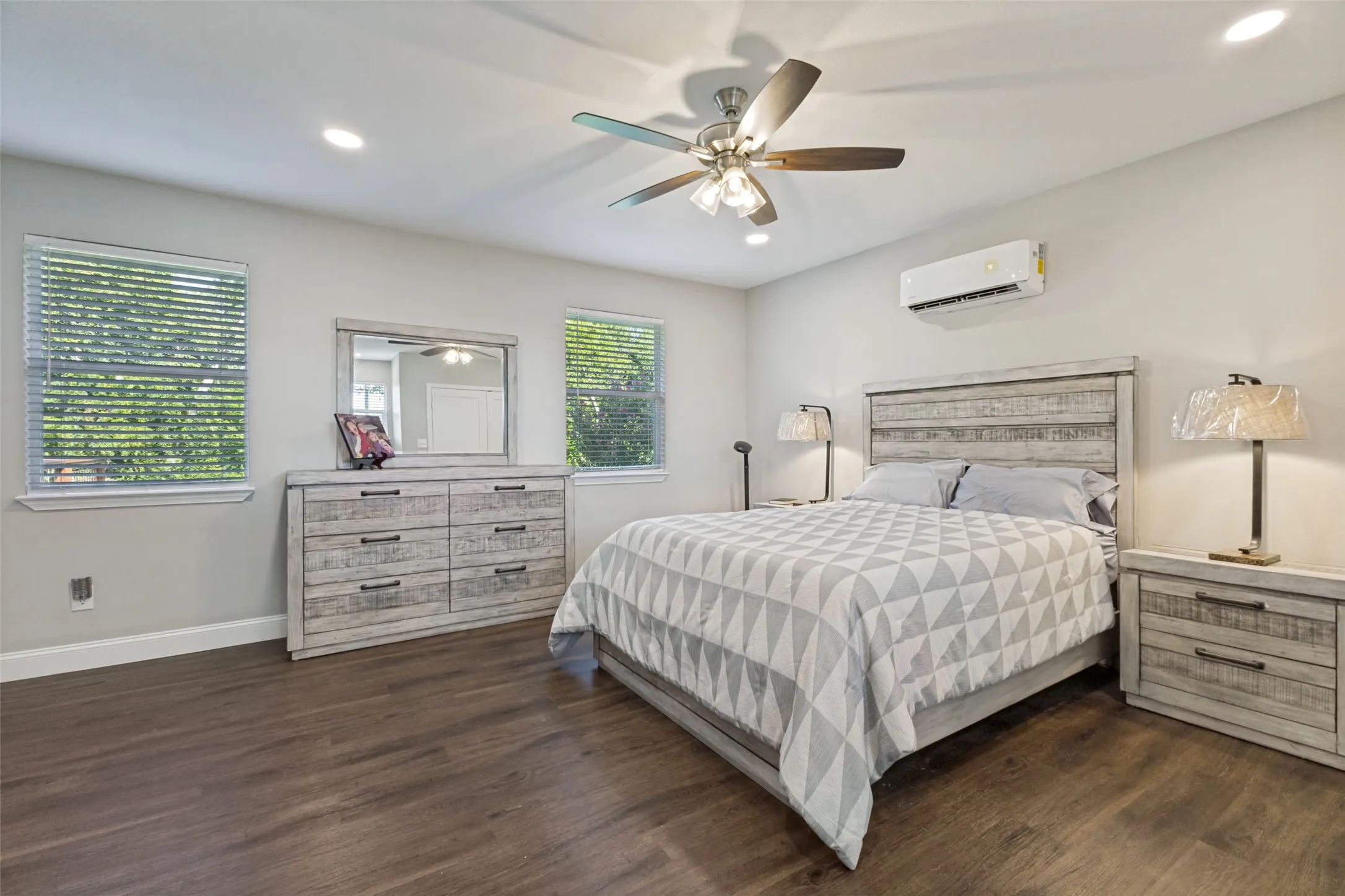 Single Family Residence For Sale in Kaufman County , 810 S Bois D Arc Street, Forney, Texas 75126, 3 Bedroom, 2 Bathroom, Garage spaces, 1,577 Sqft, built in 1975, mls#21339712, Real Estate Agent in Forney, Homes For Sale in Kaufman county, Homes For Sale in Forney, Realtor in Forney Texas, Real Estate Brokerage Independent Realty Texas, Luminita Cordes Realtor