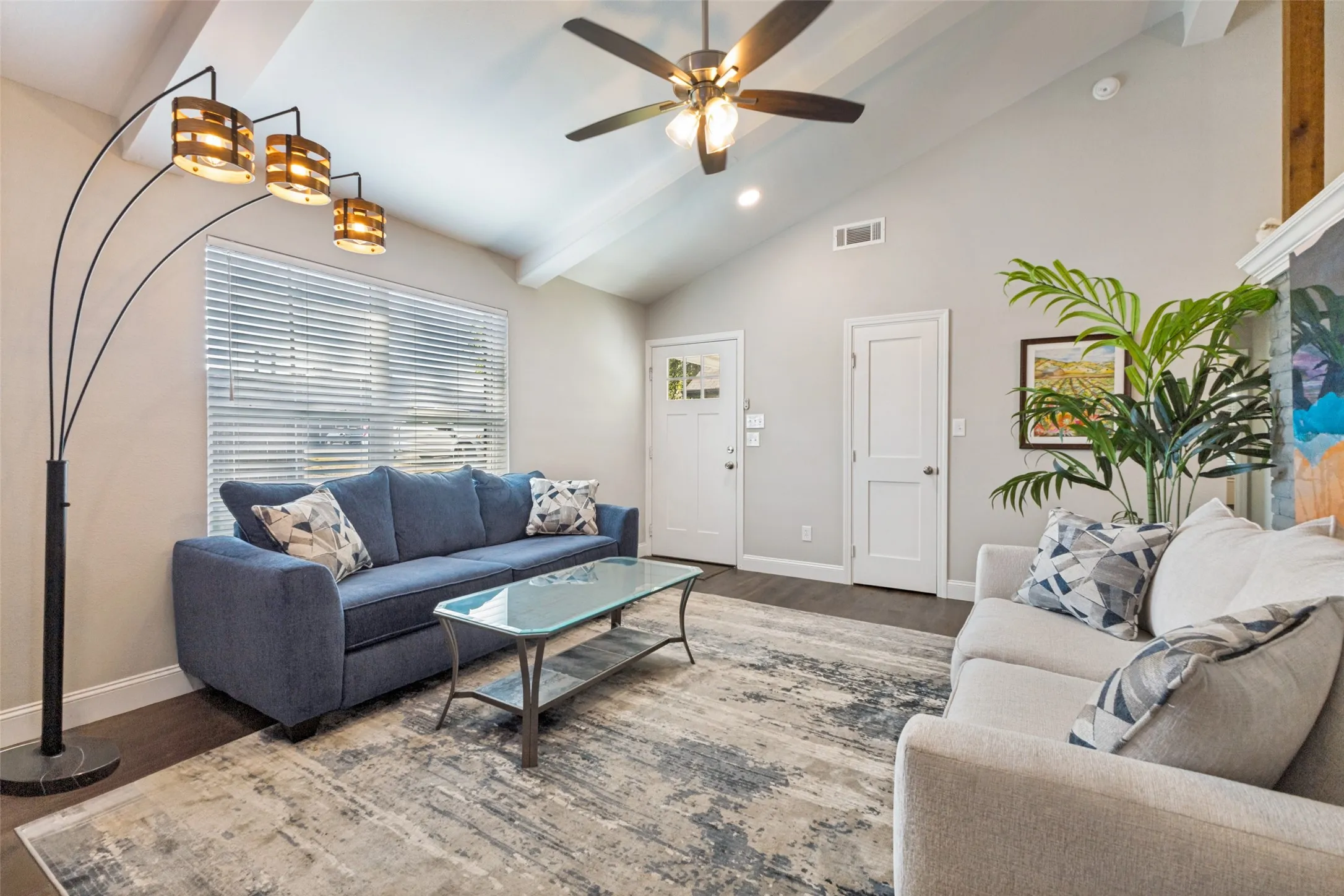 Single Family Residence For Sale in Kaufman County , 810 S Bois D Arc Street, Forney, Texas 75126, 3 Bedroom, 2 Bathroom, Garage spaces, 1,577 Sqft, built in 1975, mls#21339712, Real Estate Agent in Forney, Homes For Sale in Kaufman county, Homes For Sale in Forney, Realtor in Forney Texas, Real Estate Brokerage Independent Realty Texas, Luminita Cordes Realtor