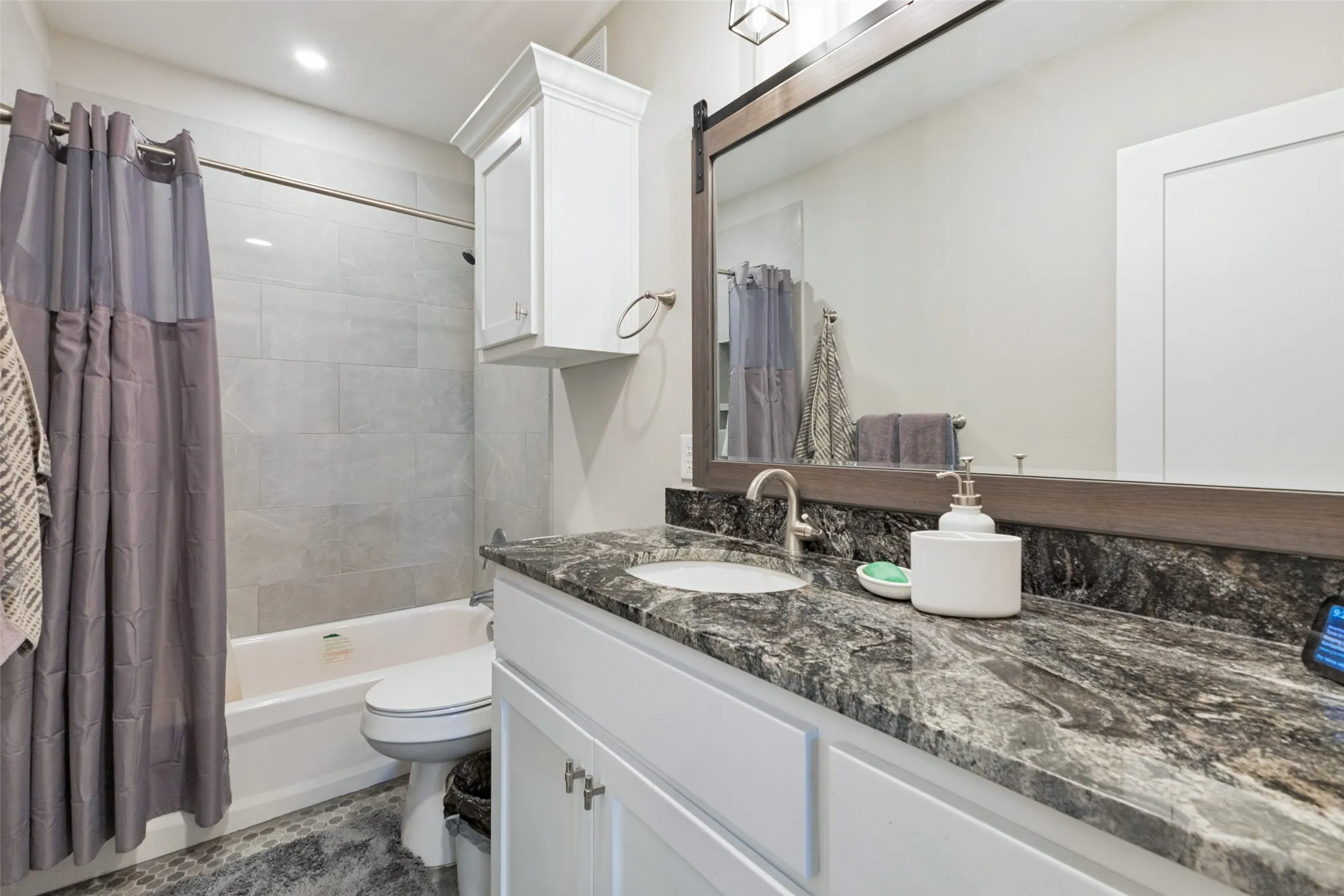 Single Family Residence For Sale in Kaufman County , 810 S Bois D Arc Street, Forney, Texas 75126, 3 Bedroom, 2 Bathroom, Garage spaces, 1,577 Sqft, built in 1975, mls#21339712, Real Estate Agent in Forney, Homes For Sale in Kaufman county, Homes For Sale in Forney, Realtor in Forney Texas, Real Estate Brokerage Independent Realty Texas, Luminita Cordes Realtor