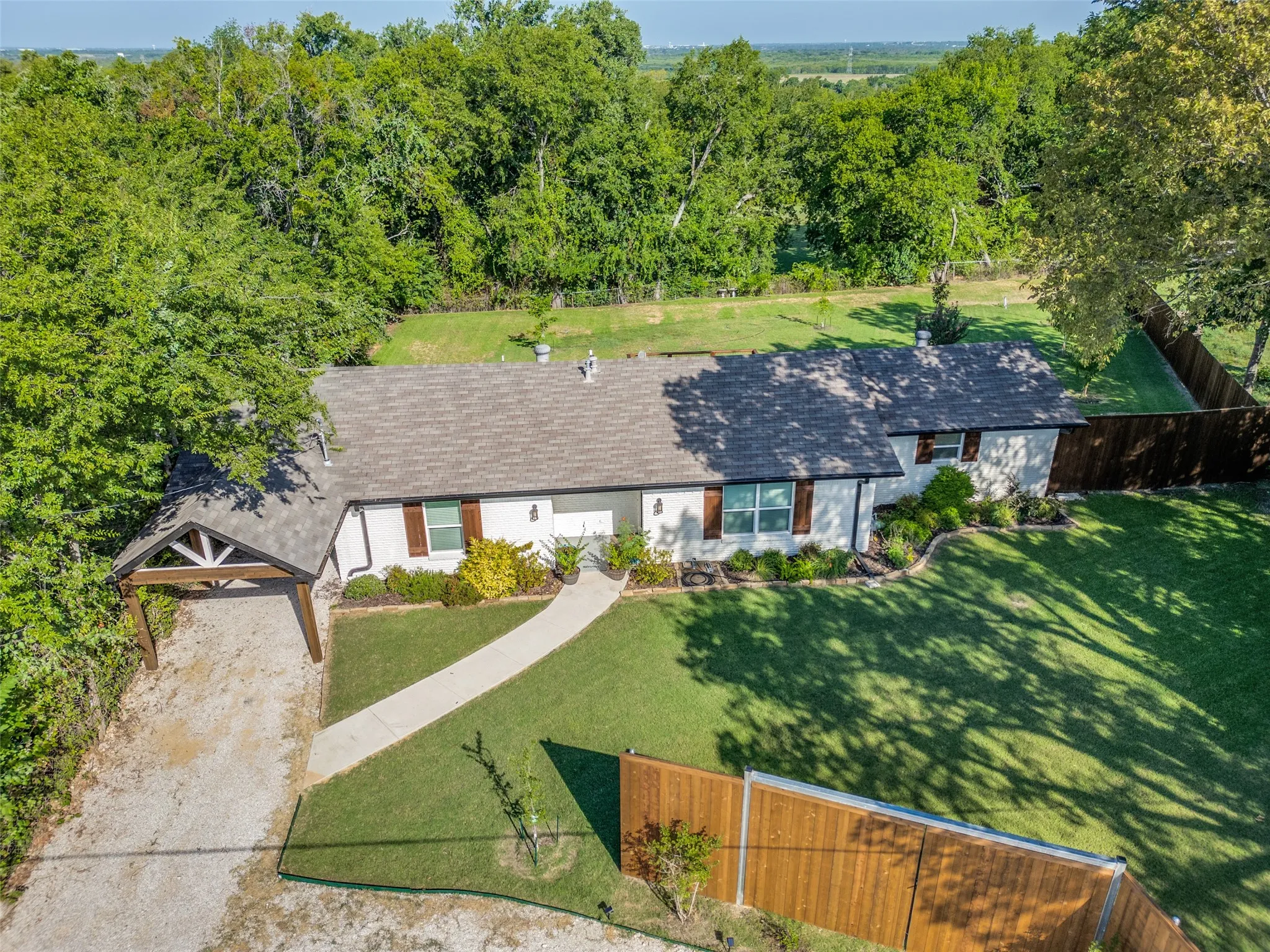 Single Family Residence For Sale in Kaufman County , 810 S Bois D Arc Street, Forney, Texas 75126, 3 Bedroom, 2 Bathroom, Garage spaces, 1,577 Sqft, built in 1975, mls#21339712, Real Estate Agent in Forney, Homes For Sale in Kaufman county, Homes For Sale in Forney, Realtor in Forney Texas, Real Estate Brokerage Independent Realty Texas, Luminita Cordes Realtor