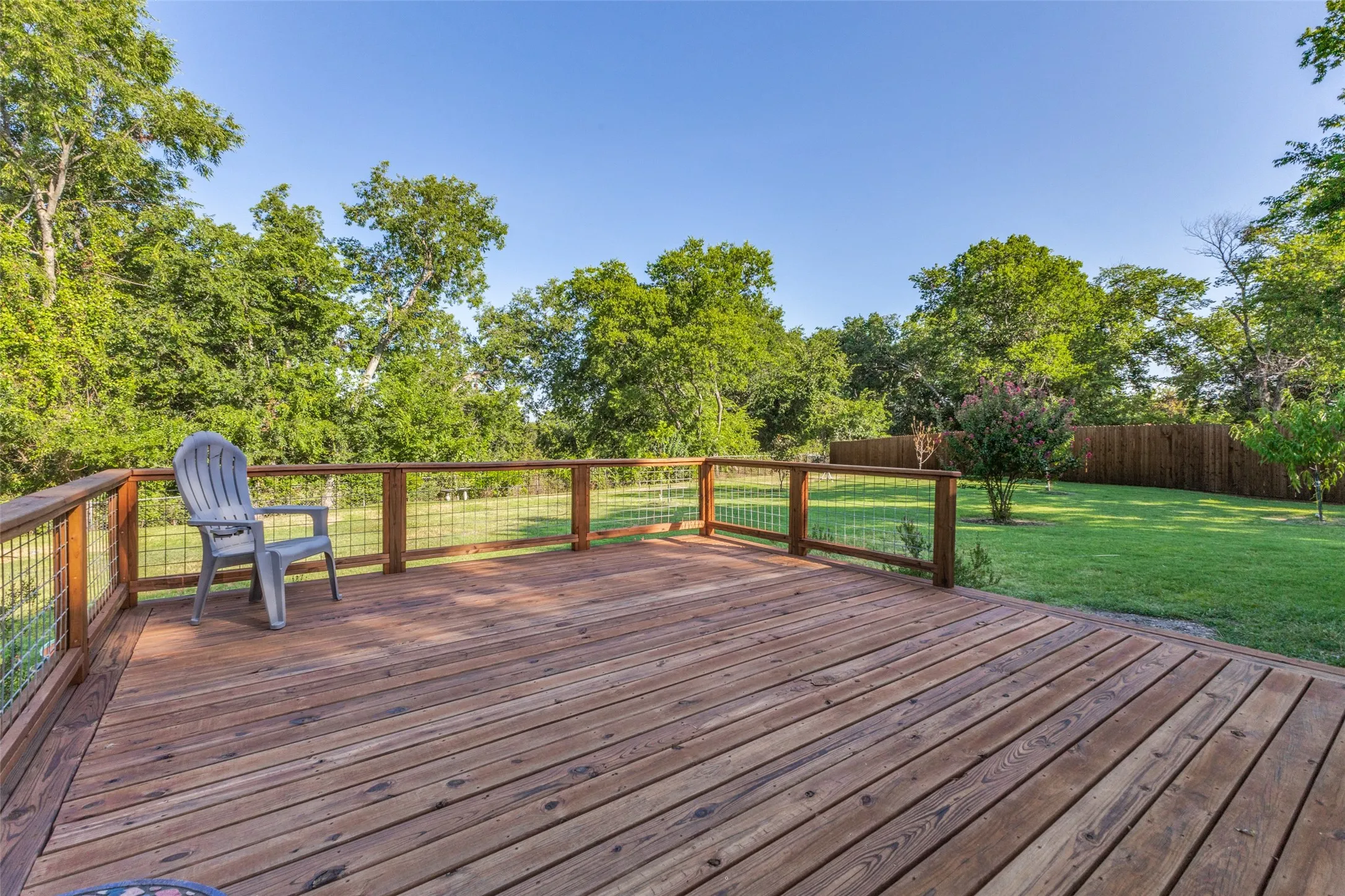 Single Family Residence For Sale in Kaufman County , 810 S Bois D Arc Street, Forney, Texas 75126, 3 Bedroom, 2 Bathroom, Garage spaces, 1,577 Sqft, built in 1975, mls#21339712, Real Estate Agent in Forney, Homes For Sale in Kaufman county, Homes For Sale in Forney, Realtor in Forney Texas, Real Estate Brokerage Independent Realty Texas, Luminita Cordes Realtor