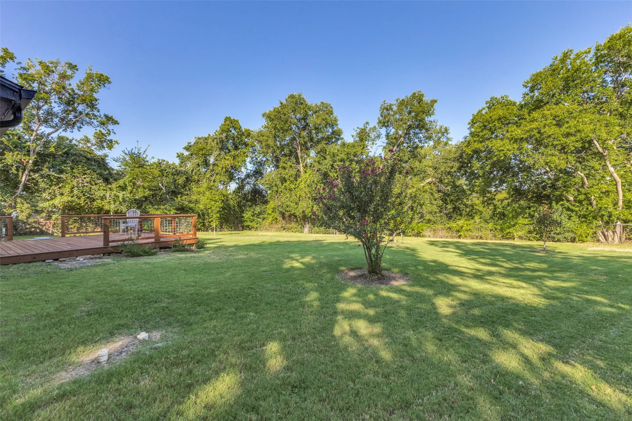 Single Family Residence For Sale in Kaufman County , 810 S Bois D Arc Street, Forney, Texas 75126, 3 Bedroom, 2 Bathroom, Garage spaces, 1,577 Sqft, built in 1975, mls#21339712, Real Estate Agent in Forney, Homes For Sale in Kaufman county, Homes For Sale in Forney, Realtor in Forney Texas, Real Estate Brokerage Independent Realty Texas, Luminita Cordes Realtor
