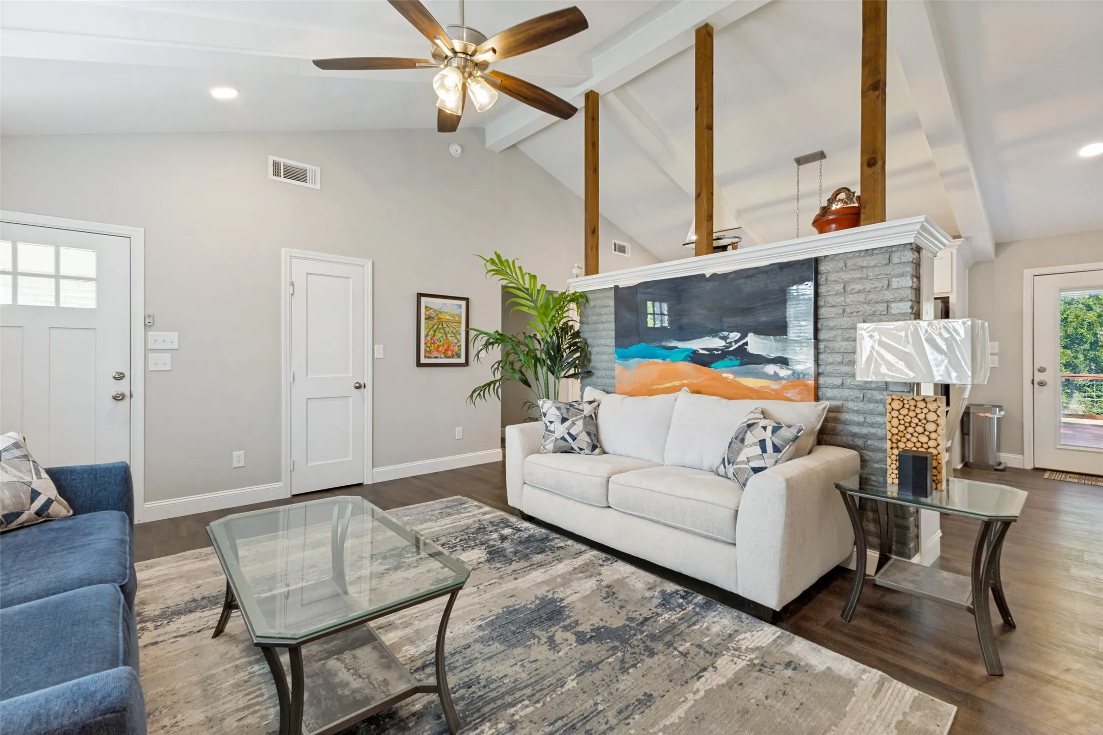 Single Family Residence For Sale in Kaufman County , 810 S Bois D Arc Street, Forney, Texas 75126, 3 Bedroom, 2 Bathroom, Garage spaces, 1,577 Sqft, built in 1975, mls#21339712, Real Estate Agent in Forney, Homes For Sale in Kaufman county, Homes For Sale in Forney, Realtor in Forney Texas, Real Estate Brokerage Independent Realty Texas, Luminita Cordes Realtor