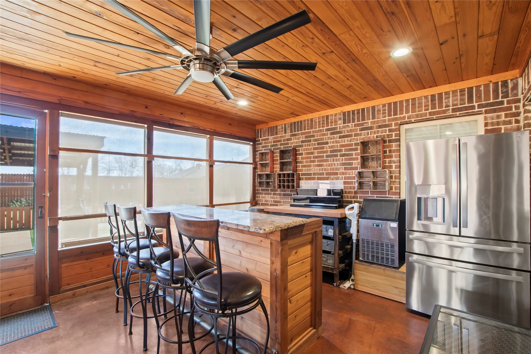 Single Family Residence For Sale in Kaufman County , 104 Blake Street, Mabank, Texas 75147, 3 Bedroom, 2 Bathroom, 2 Garage spaces, 1,886 Sqft, built in 2007, mls#21337524, Real Estate Agent in Mabank, Homes For Sale in Kaufman county, Homes For Sale in Mabank, Realtor in Mabank Texas, Real Estate Brokerage Independent Realty Texas, Luminita Cordes Realtor