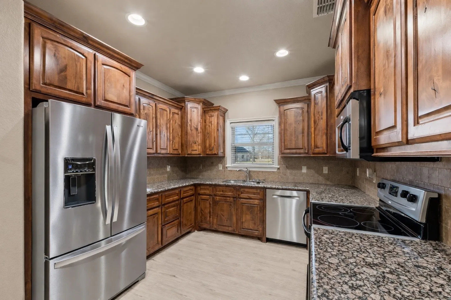 Single Family Residence For Sale in Kaufman County , 104 Blake Street, Mabank, Texas 75147, 3 Bedroom, 2 Bathroom, 2 Garage spaces, 1,886 Sqft, built in 2007, mls#21337524, Real Estate Agent in Mabank, Homes For Sale in Kaufman county, Homes For Sale in Mabank, Realtor in Mabank Texas, Real Estate Brokerage Independent Realty Texas, Luminita Cordes Realtor