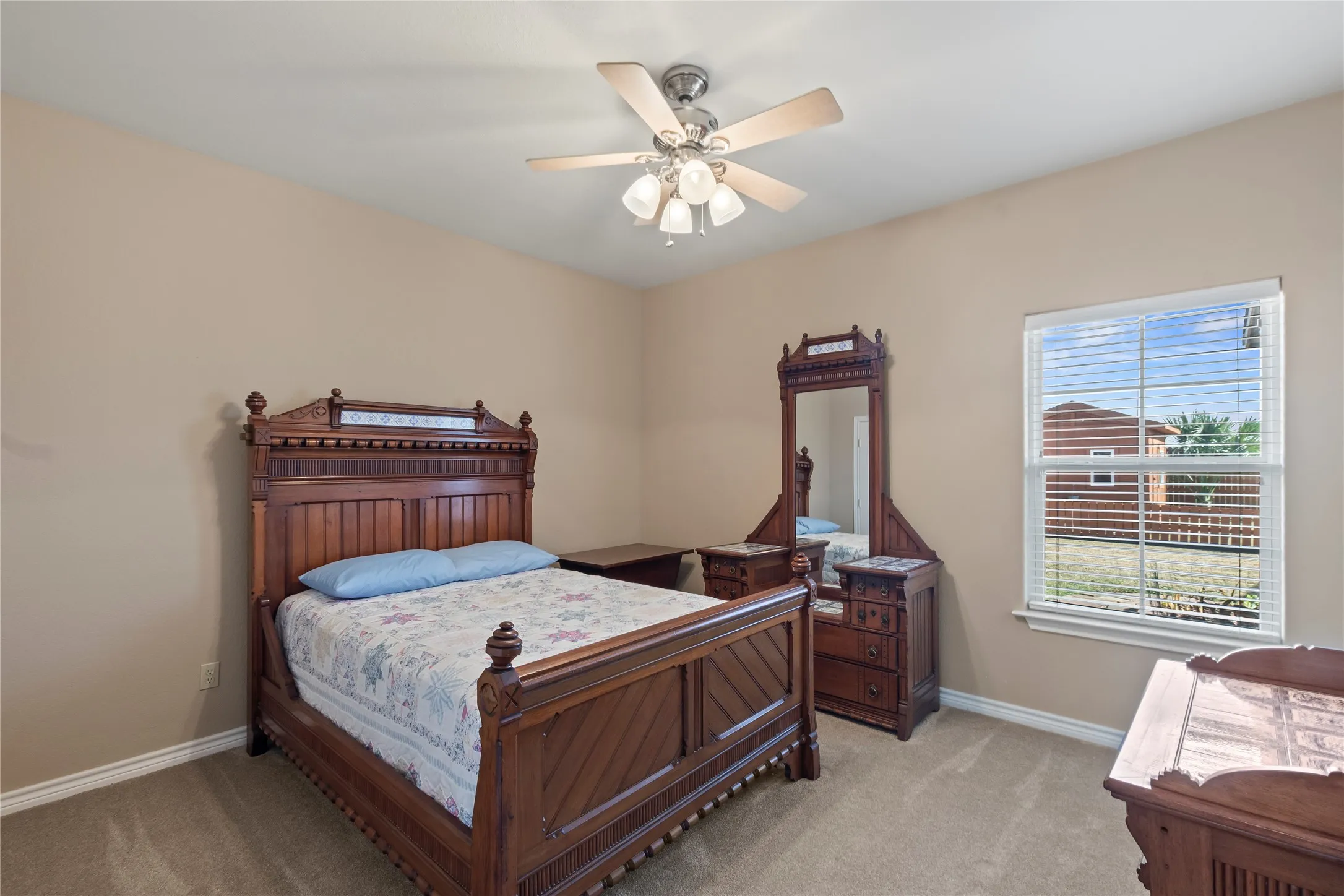 Single Family Residence For Sale in Kaufman County , 104 Blake Street, Mabank, Texas 75147, 3 Bedroom, 2 Bathroom, 2 Garage spaces, 1,886 Sqft, built in 2007, mls#21337524, Real Estate Agent in Mabank, Homes For Sale in Kaufman county, Homes For Sale in Mabank, Realtor in Mabank Texas, Real Estate Brokerage Independent Realty Texas, Luminita Cordes Realtor
