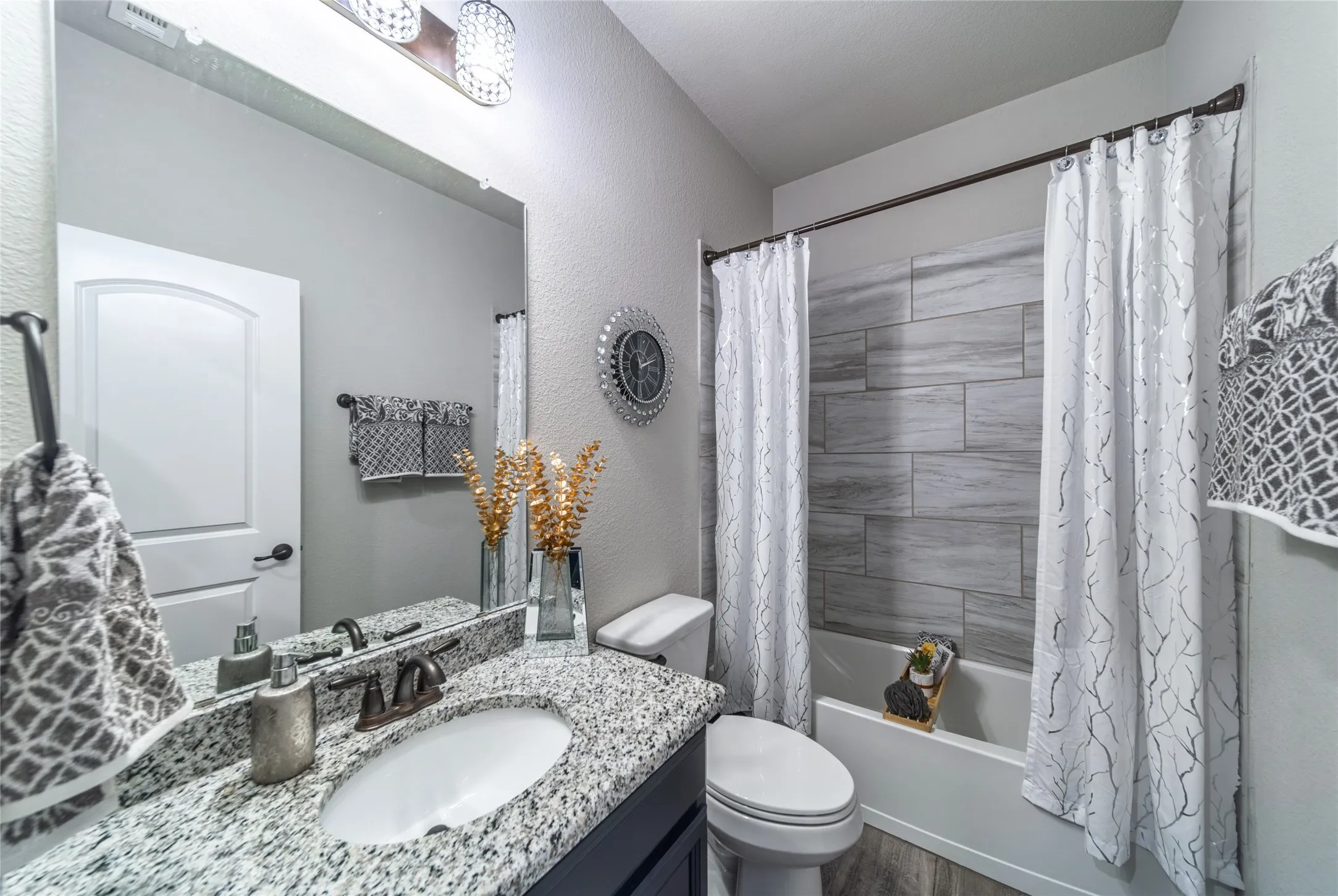 Single Family Residence For Sale in Kaufman County , 2109 Swanmore Way, Forney, Texas 75126, 4 Bedroom, 3 Bathroom, 2 Garage spaces, 3,333 Sqft, built in 2020, mls#21339689, Real Estate Agent in Forney, Homes For Sale in Kaufman county, Homes For Sale in Forney, Realtor in Forney Texas, Real Estate Brokerage Independent Realty Texas, Luminita Cordes Realtor