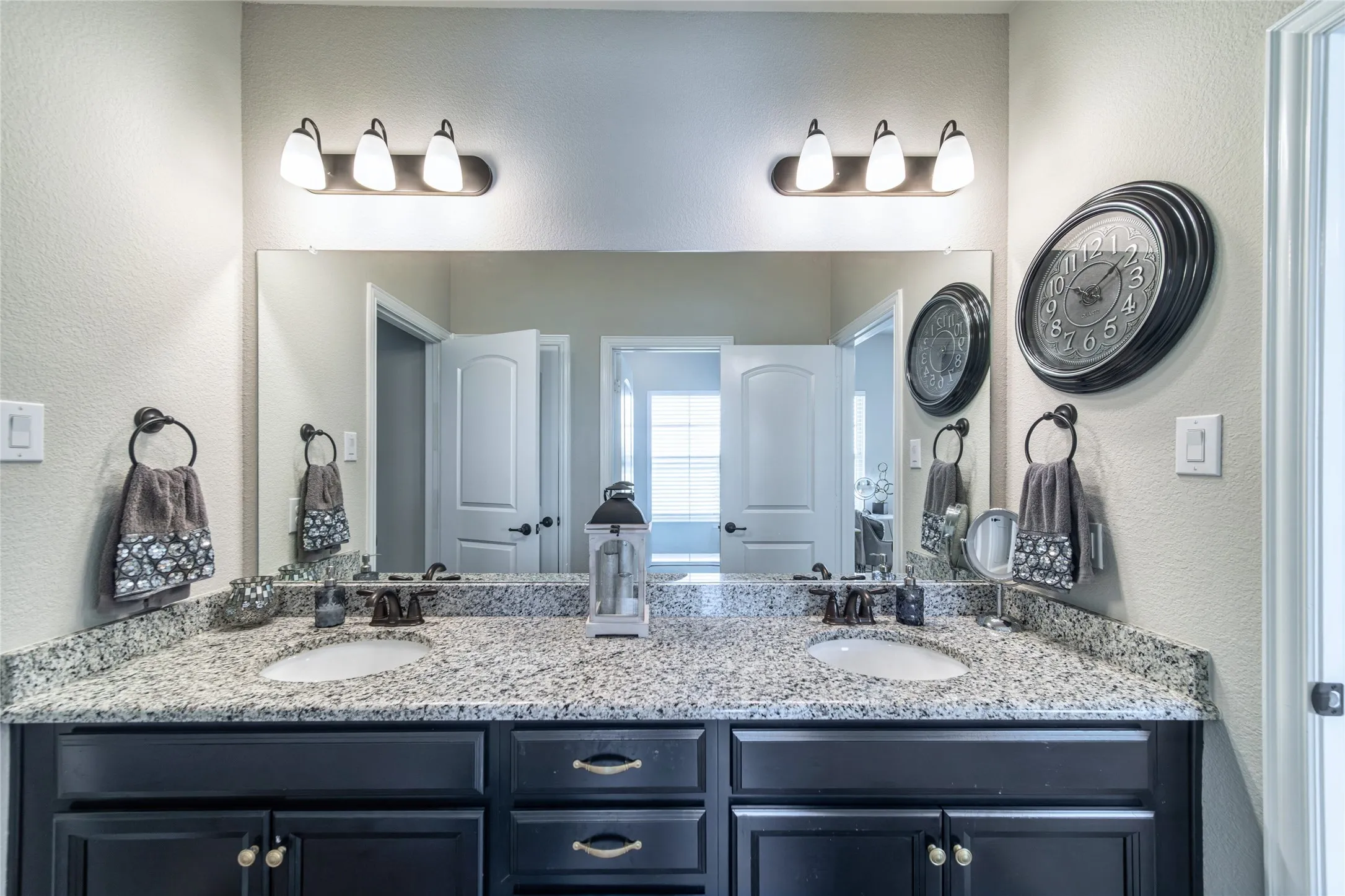Single Family Residence For Sale in Kaufman County , 2109 Swanmore Way, Forney, Texas 75126, 4 Bedroom, 3 Bathroom, 2 Garage spaces, 3,333 Sqft, built in 2020, mls#21339689, Real Estate Agent in Forney, Homes For Sale in Kaufman county, Homes For Sale in Forney, Realtor in Forney Texas, Real Estate Brokerage Independent Realty Texas, Luminita Cordes Realtor