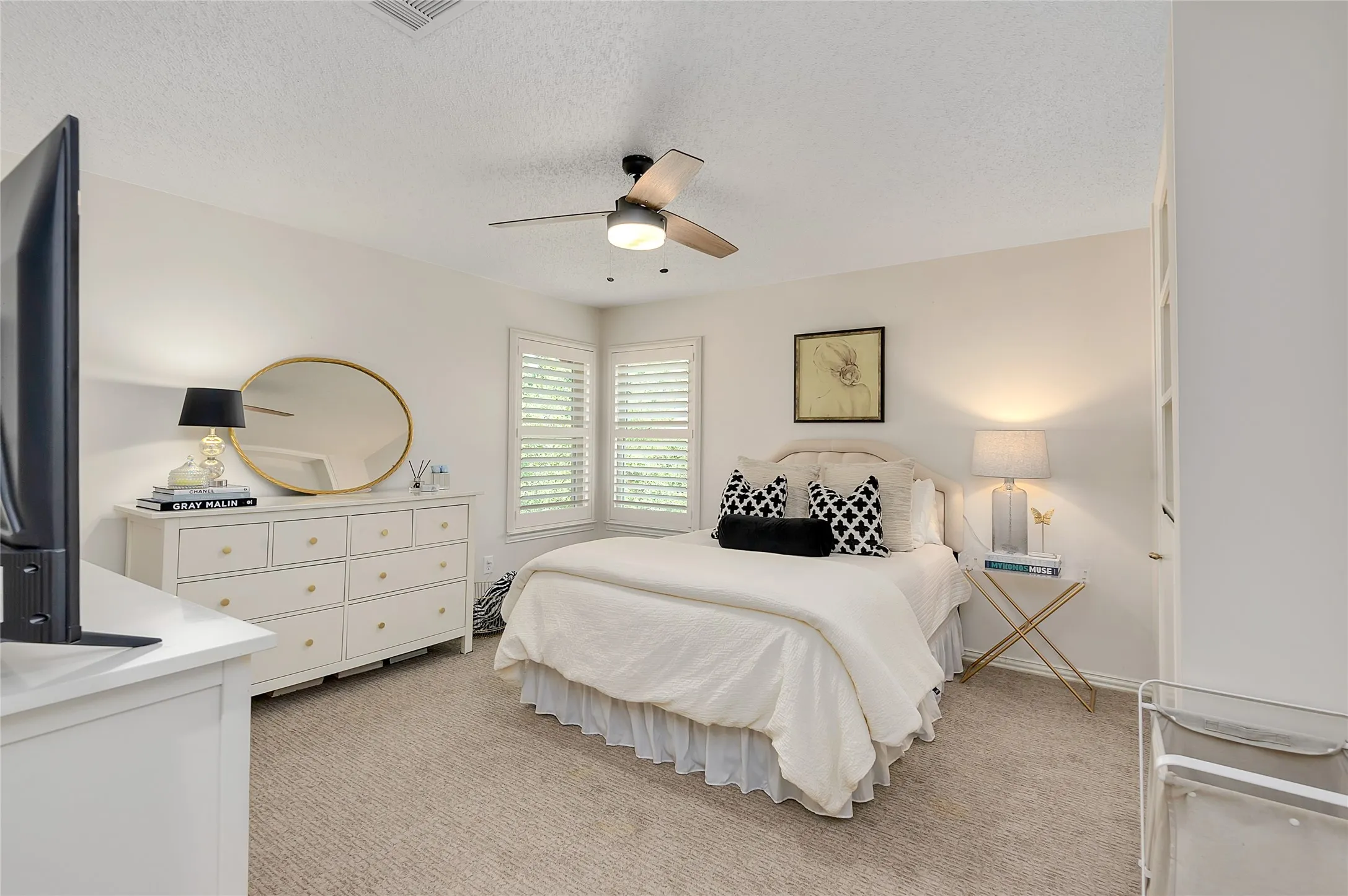 Neutral toned wall finishes