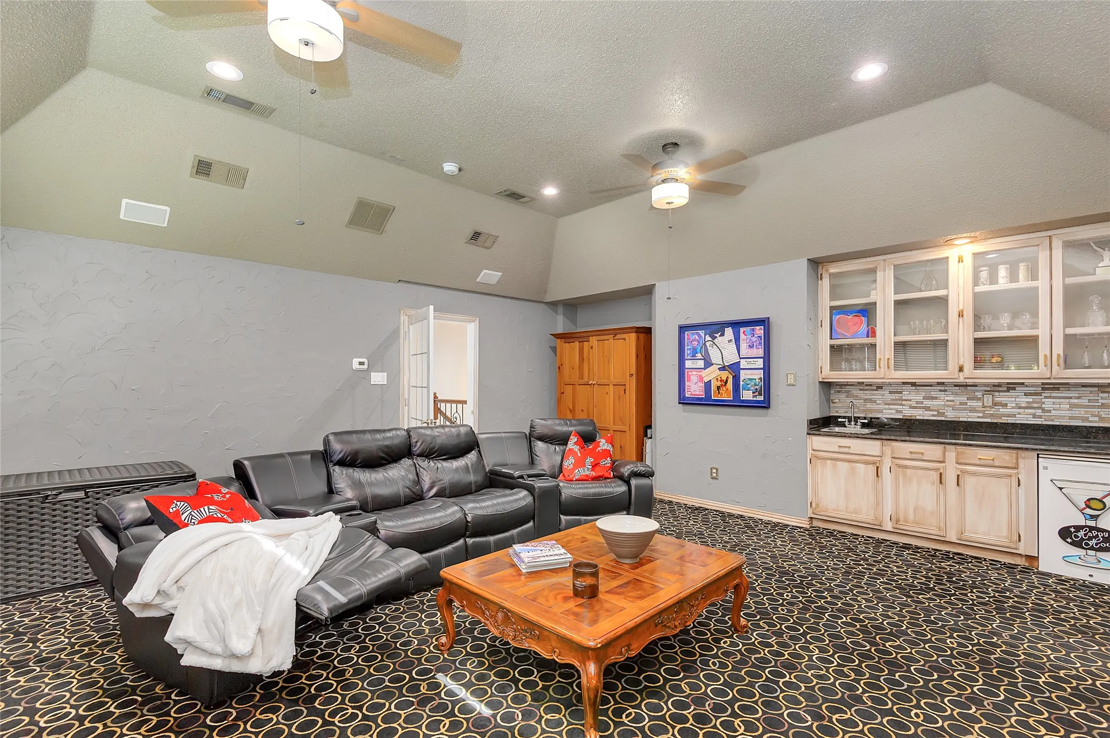 Single Family Residence For Sale in Dallas County , 212 Pecan Hollow Drive, Coppell, Texas 75019, 5 Bedroom, 4 Bathroom, 2 Garage spaces, 3,839 Sqft, built in 1991, mls#21337451, Real Estate Agent in Coppell, Homes For Sale in Dallas county, Homes For Sale in Coppell, Realtor in Coppell Texas, Real Estate Brokerage Independent Realty Texas, Luminita Cordes Realtor