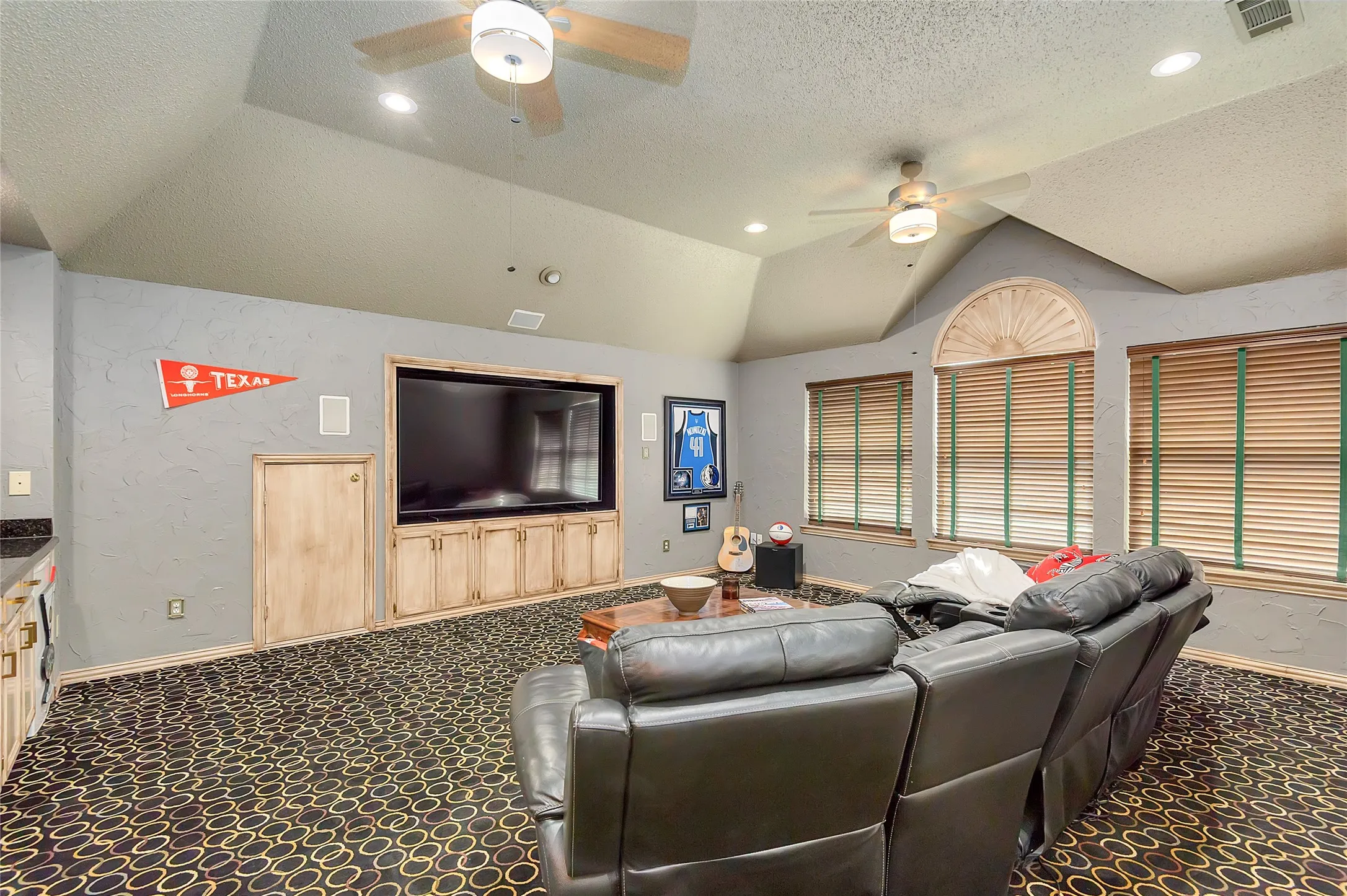 Single Family Residence For Sale in Dallas County , 212 Pecan Hollow Drive, Coppell, Texas 75019, 5 Bedroom, 4 Bathroom, 2 Garage spaces, 3,839 Sqft, built in 1991, mls#21337451, Real Estate Agent in Coppell, Homes For Sale in Dallas county, Homes For Sale in Coppell, Realtor in Coppell Texas, Real Estate Brokerage Independent Realty Texas, Luminita Cordes Realtor