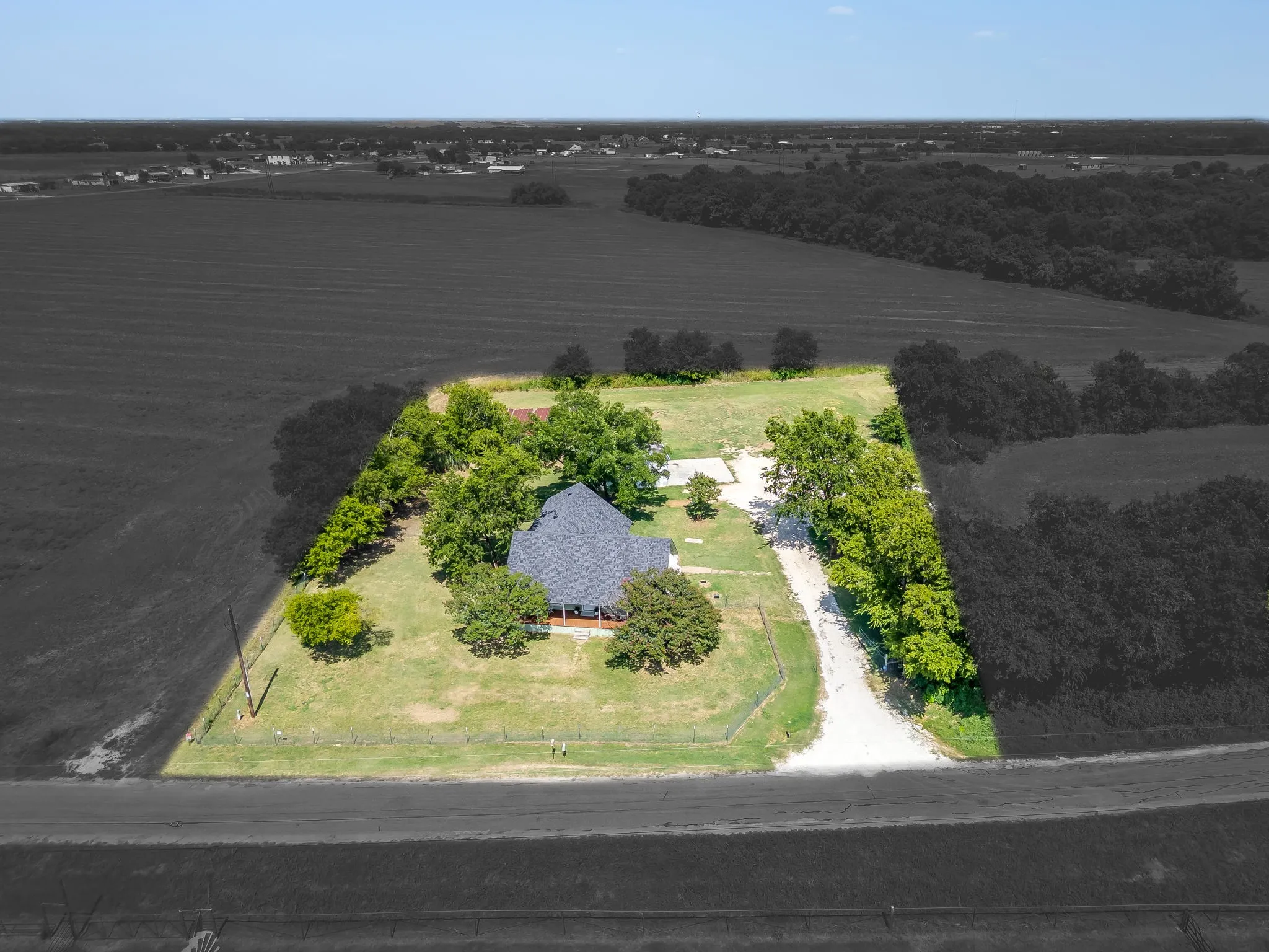 Single Family Residence For Sale in Johnson County , 5641 County Road 313a, Alvarado, Texas 76009, 3 Bedroom, 1 Bathroom, 2 Garage spaces, 1,267 Sqft, built in 1965, mls#21339673, Real Estate Agent in Alvarado, Homes For Sale in Johnson county, Homes For Sale in Alvarado, Realtor in Alvarado Texas, Real Estate Brokerage Independent Realty Texas, Luminita Cordes Realtor