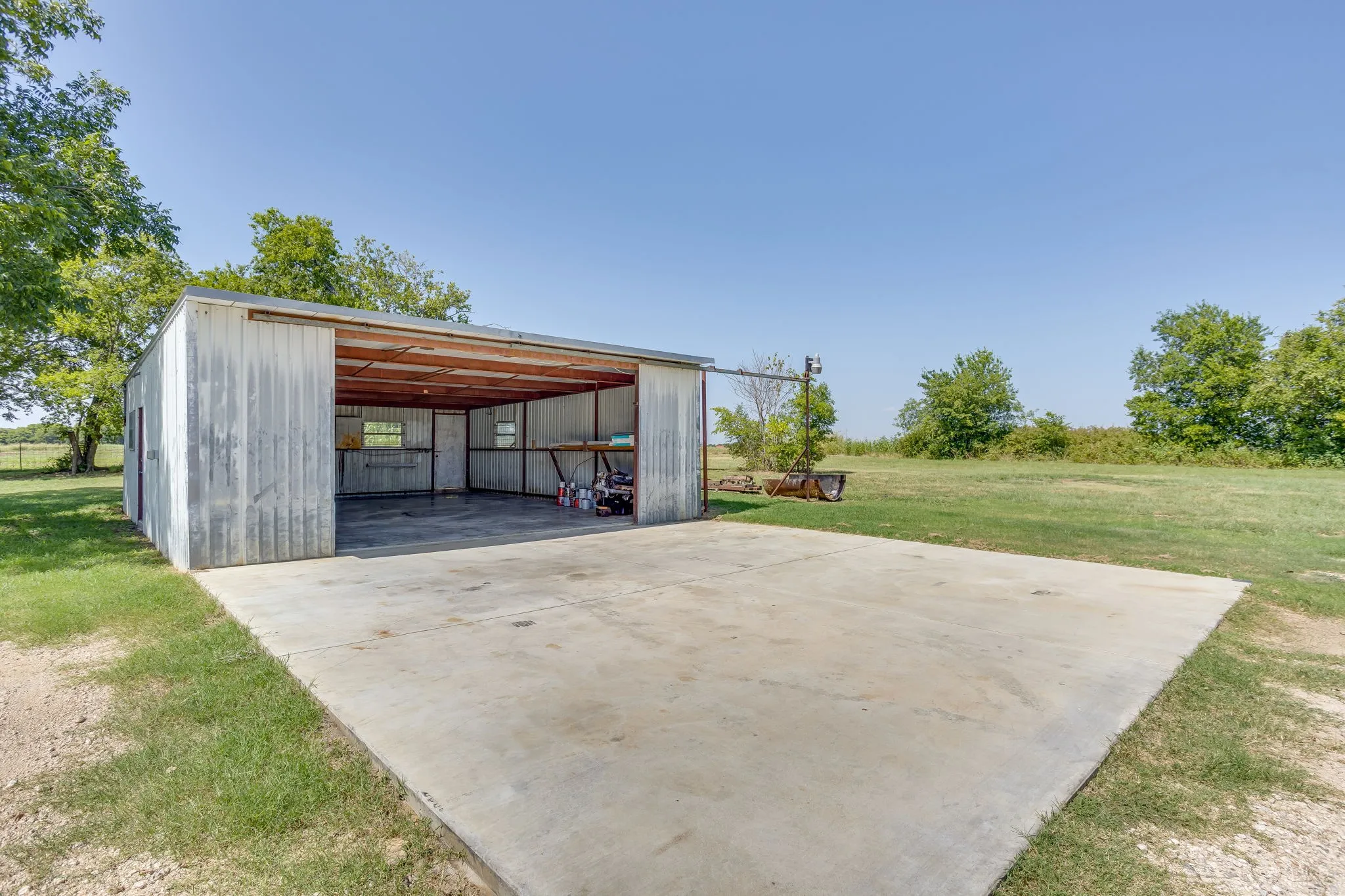 Single Family Residence For Sale in Johnson County , 5641 County Road 313a, Alvarado, Texas 76009, 3 Bedroom, 1 Bathroom, 2 Garage spaces, 1,267 Sqft, built in 1965, mls#21339673, Real Estate Agent in Alvarado, Homes For Sale in Johnson county, Homes For Sale in Alvarado, Realtor in Alvarado Texas, Real Estate Brokerage Independent Realty Texas, Luminita Cordes Realtor