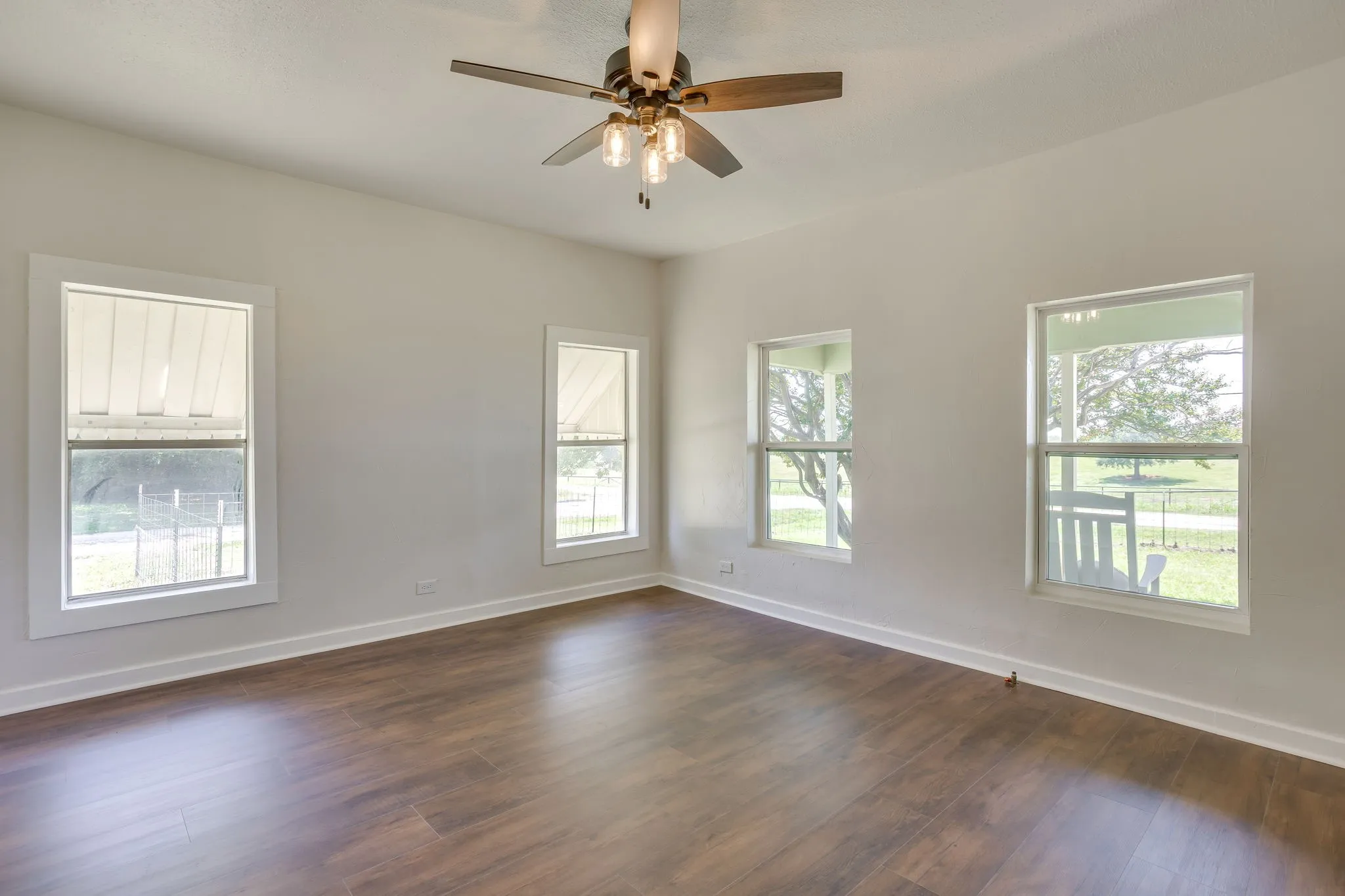 Single Family Residence For Sale in Johnson County , 5641 County Road 313a, Alvarado, Texas 76009, 3 Bedroom, 1 Bathroom, 2 Garage spaces, 1,267 Sqft, built in 1965, mls#21339673, Real Estate Agent in Alvarado, Homes For Sale in Johnson county, Homes For Sale in Alvarado, Realtor in Alvarado Texas, Real Estate Brokerage Independent Realty Texas, Luminita Cordes Realtor