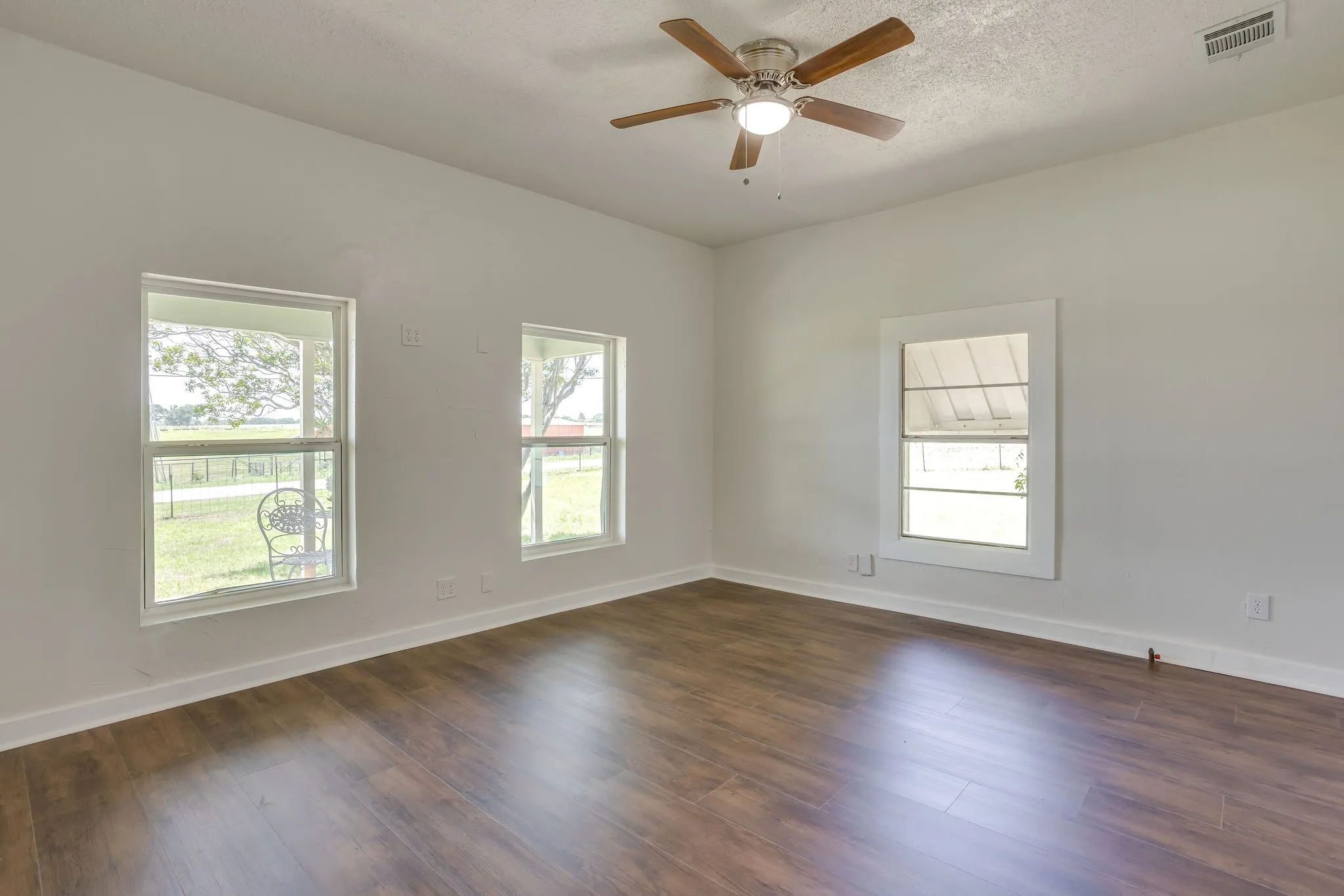 Single Family Residence For Sale in Johnson County , 5641 County Road 313a, Alvarado, Texas 76009, 3 Bedroom, 1 Bathroom, 2 Garage spaces, 1,267 Sqft, built in 1965, mls#21339673, Real Estate Agent in Alvarado, Homes For Sale in Johnson county, Homes For Sale in Alvarado, Realtor in Alvarado Texas, Real Estate Brokerage Independent Realty Texas, Luminita Cordes Realtor