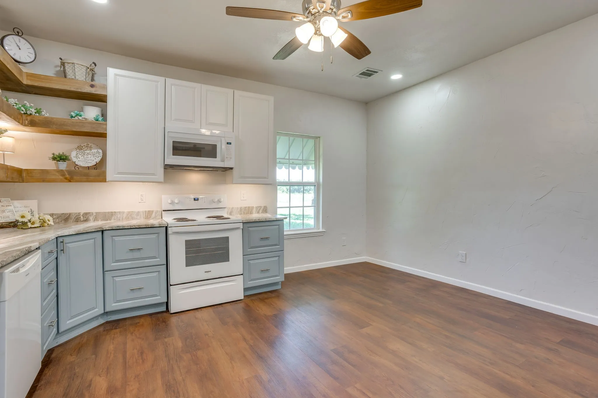 Single Family Residence For Sale in Johnson County , 5641 County Road 313a, Alvarado, Texas 76009, 3 Bedroom, 1 Bathroom, 2 Garage spaces, 1,267 Sqft, built in 1965, mls#21339673, Real Estate Agent in Alvarado, Homes For Sale in Johnson county, Homes For Sale in Alvarado, Realtor in Alvarado Texas, Real Estate Brokerage Independent Realty Texas, Luminita Cordes Realtor
