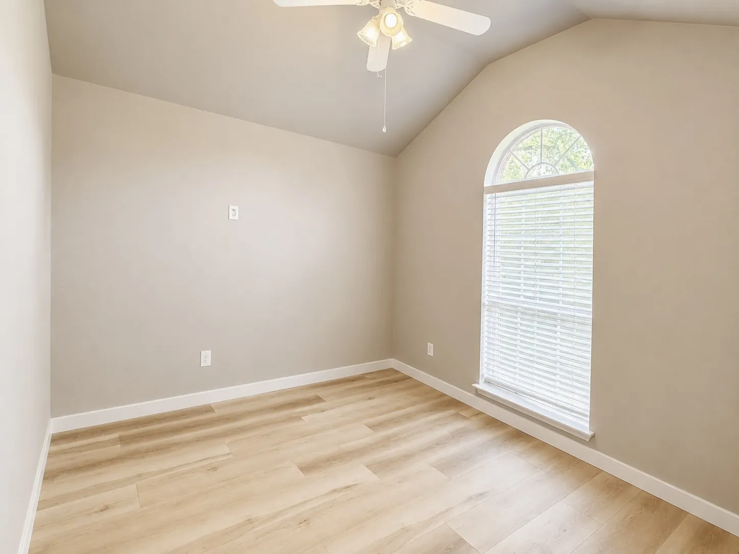 Single Family Residence For Sale in Dallas County , 3418 Key West Drive, Rowlett, Texas 75088, 3 Bedroom, 2 Bathroom, 2 Garage spaces, 1,701 Sqft, built in 1992, mls#21339022, Real Estate Agent in Rowlett, Homes For Sale in Dallas county, Homes For Sale in Rowlett, Realtor in Rowlett Texas, Real Estate Brokerage Independent Realty Texas, Luminita Cordes Realtor