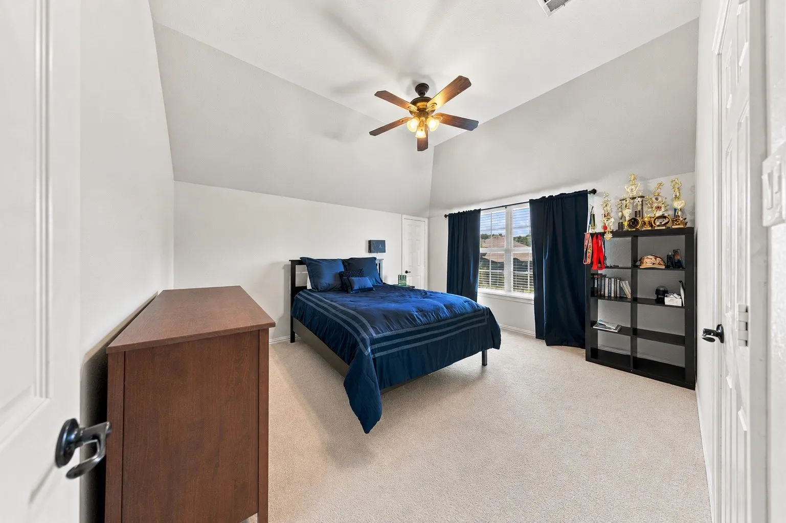 Single Family Residence For Sale in Collin County , 10624 Star Meadow Drive, Frisco, Texas 75033, 4 Bedroom, 4 Bathroom, 3 Garage spaces, 4,872 Sqft, built in 2001, mls#21336770, Real Estate Agent in Frisco, Homes For Sale in Collin county, Homes For Sale in Frisco, Realtor in Frisco Texas, Real Estate Brokerage Independent Realty Texas, Luminita Cordes Realtor