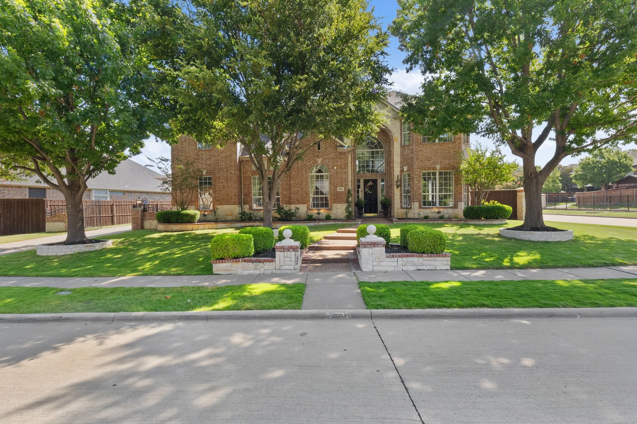 Single Family Residence For Sale in Collin County , 10624 Star Meadow Drive, Frisco, Texas 75033, 4 Bedroom, 4 Bathroom, 3 Garage spaces, 4,872 Sqft, built in 2001, mls#21336770, Real Estate Agent in Frisco, Homes For Sale in Collin county, Homes For Sale in Frisco, Realtor in Frisco Texas, Real Estate Brokerage Independent Realty Texas, Luminita Cordes Realtor