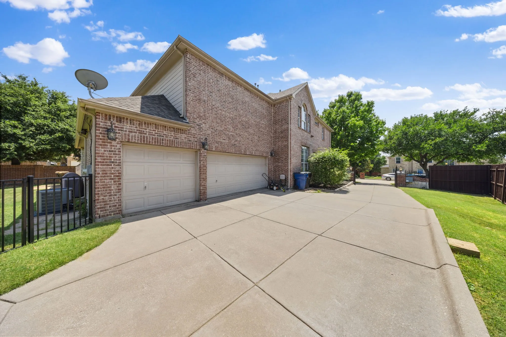 Single Family Residence For Sale in Collin County , 10624 Star Meadow Drive, Frisco, Texas 75033, 4 Bedroom, 4 Bathroom, 3 Garage spaces, 4,872 Sqft, built in 2001, mls#21336770, Real Estate Agent in Frisco, Homes For Sale in Collin county, Homes For Sale in Frisco, Realtor in Frisco Texas, Real Estate Brokerage Independent Realty Texas, Luminita Cordes Realtor